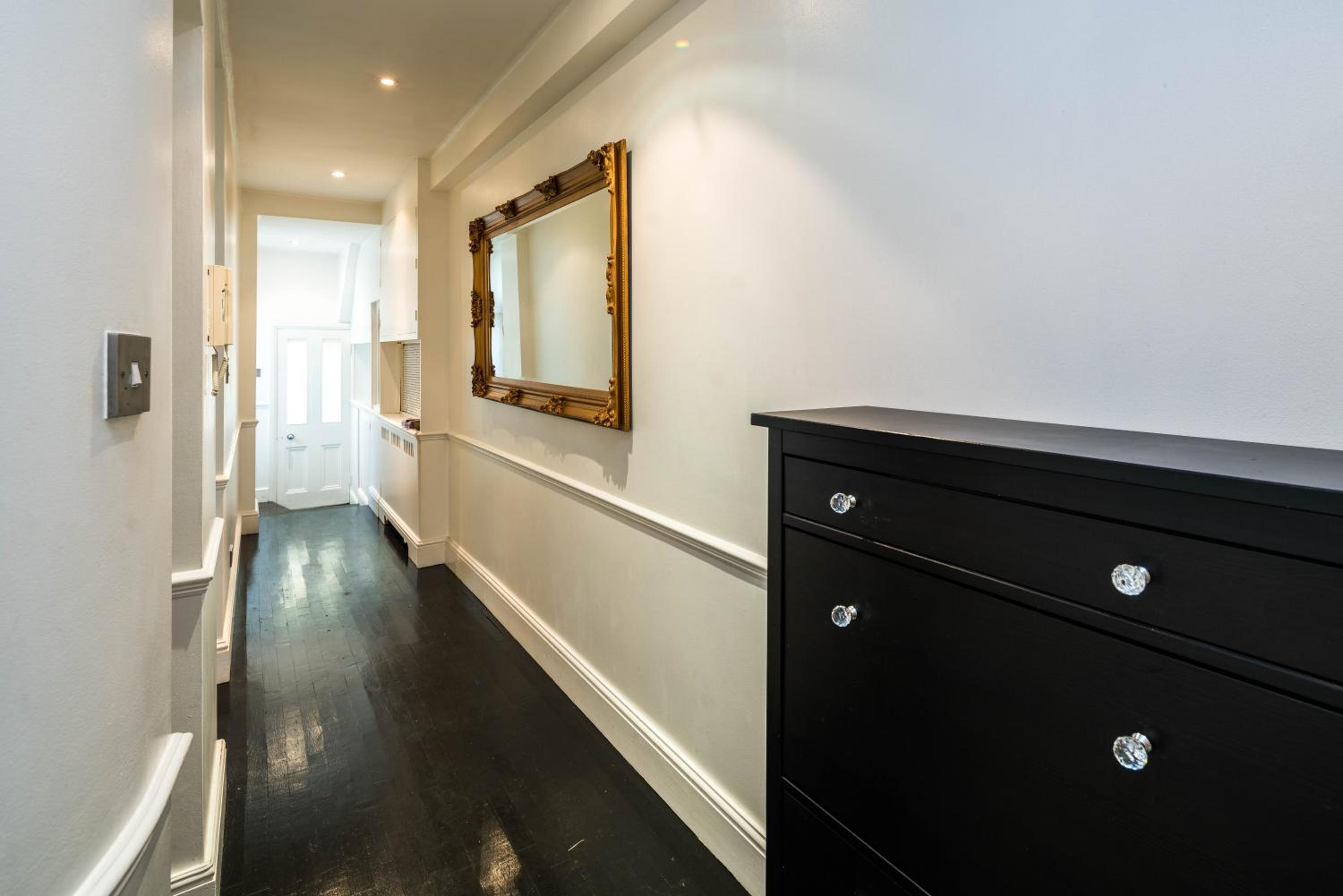 Spacious 1 bedroom / Gloucester Road / Harrods