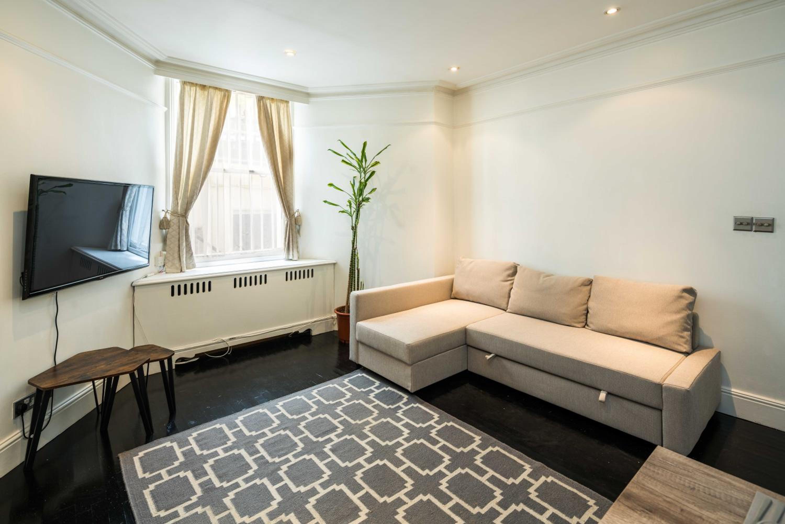 Spacious 1 bedroom / Gloucester Road / Harrods