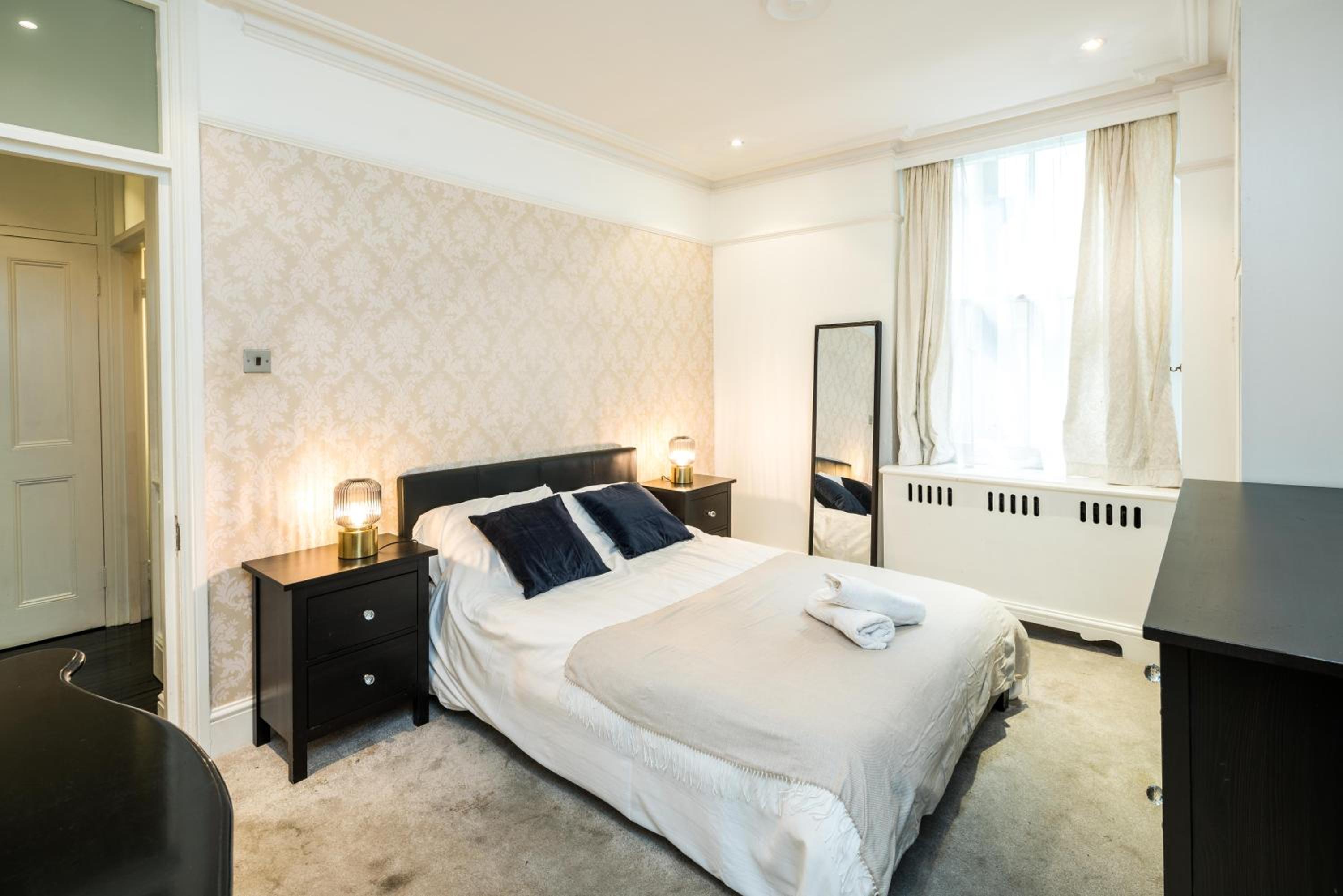 Spacious 1 bedroom / Gloucester Road / Harrods