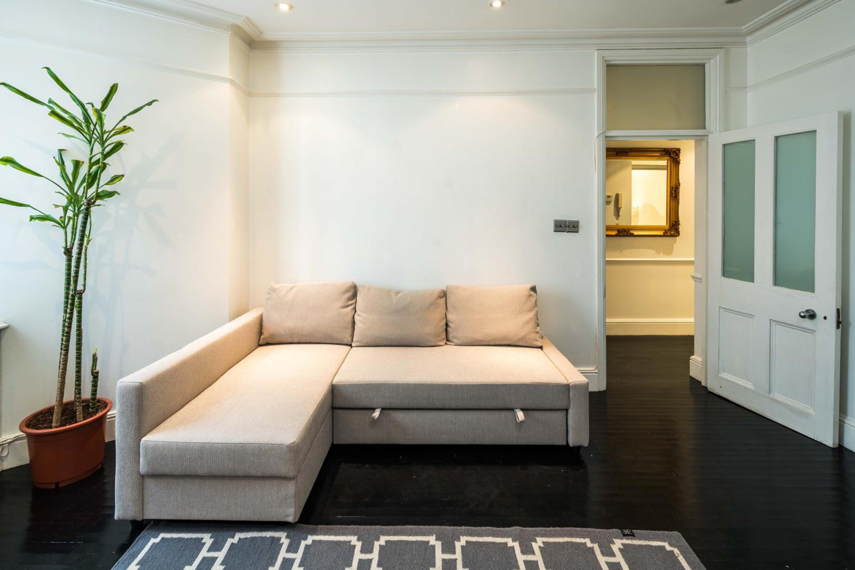 Spacious 1 bedroom / Gloucester Road / Harrods