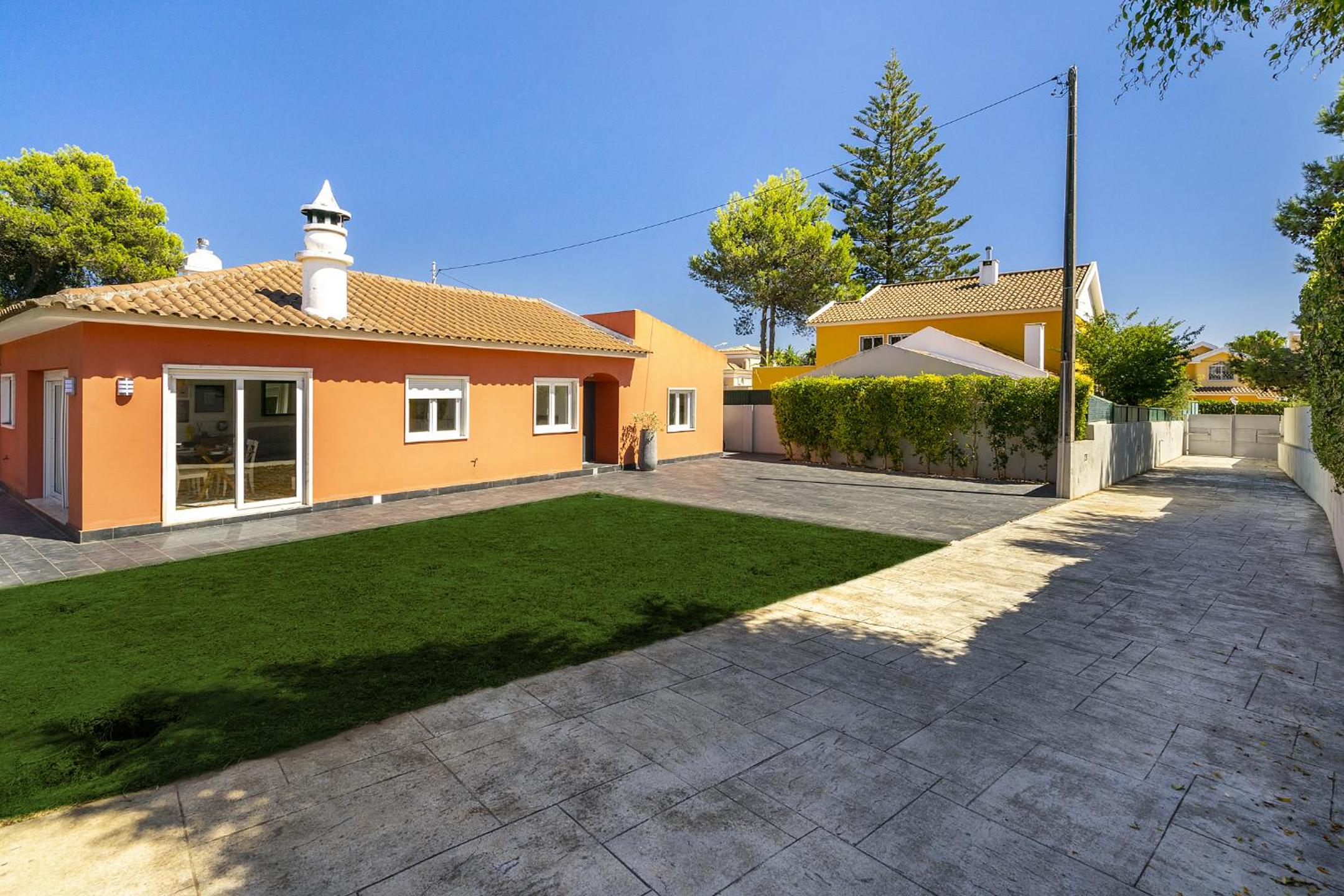WHome Poolside Paradise, Your Dream Retreat in Cascais with S-Pool, Gym and Parking view 3