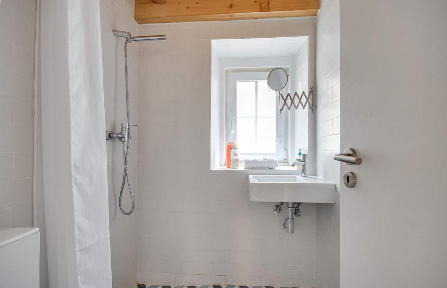 Classic Lisbon Homes: Bright & Central in Belém view 2