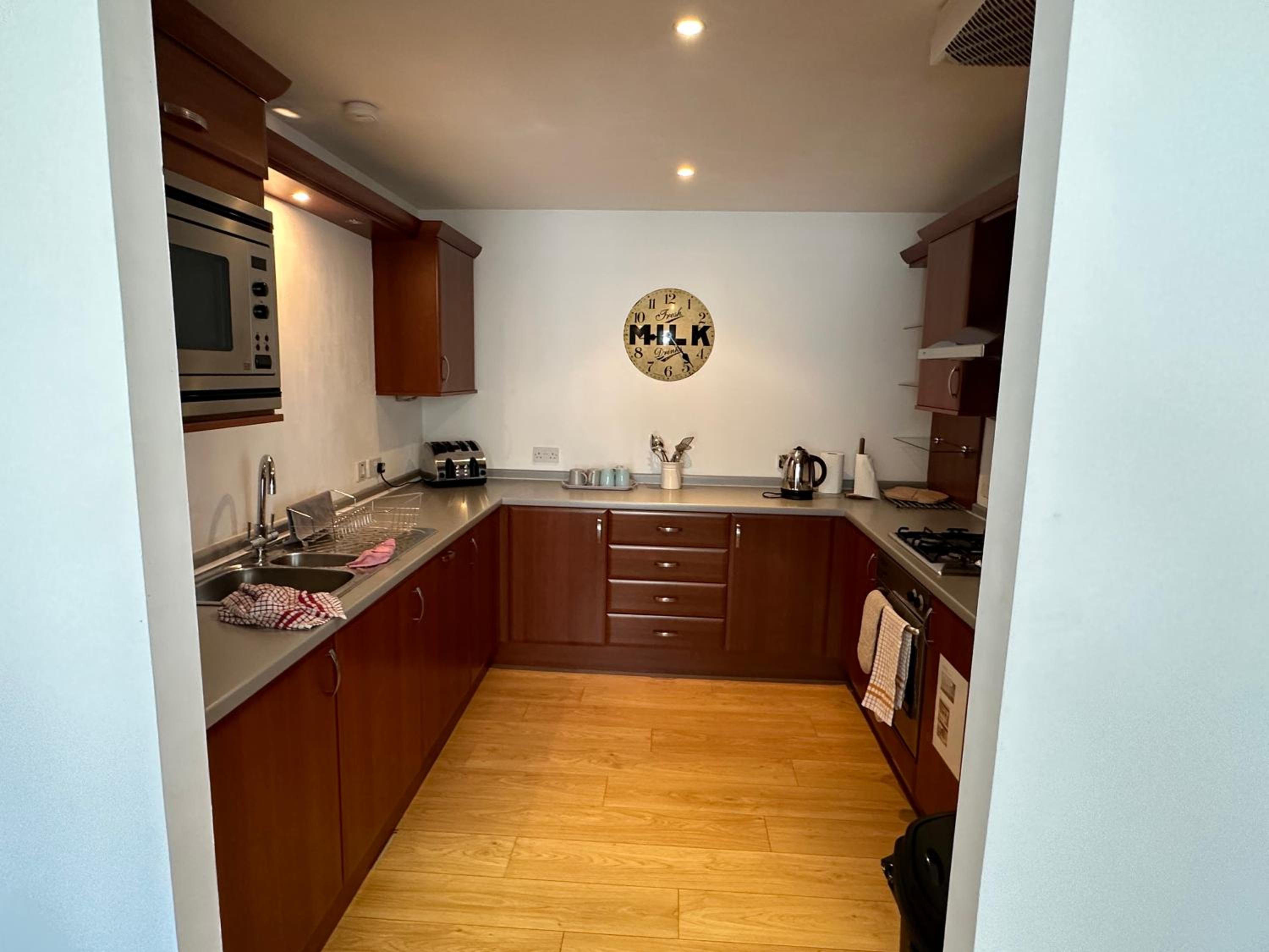 Comfy Two Bedroom Apartment Right In The City Centre view 2