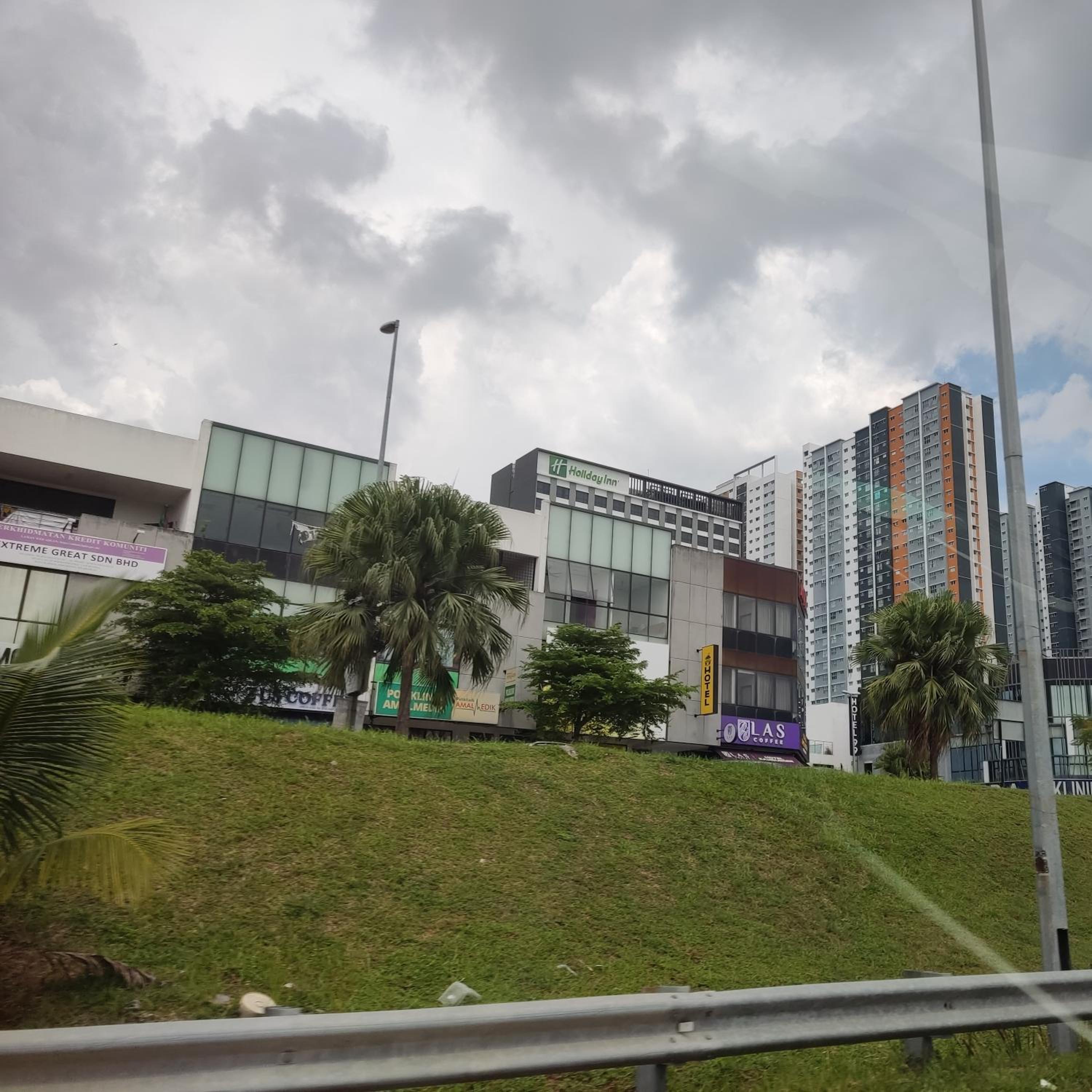 FA Homestay Alanis, Near KLIA,3 BR, Pool