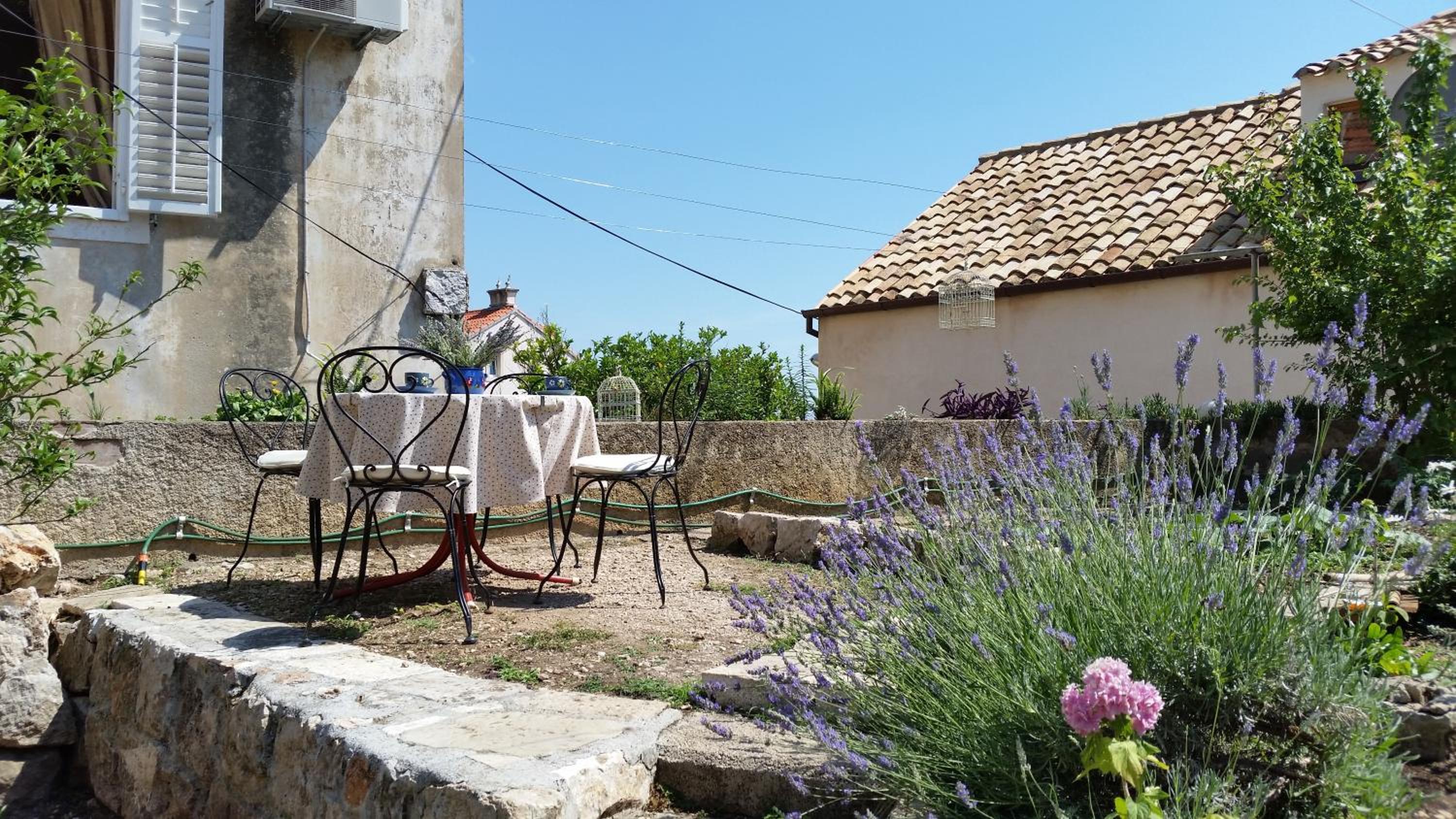 Romantic Studio Old Dinka - with Garden