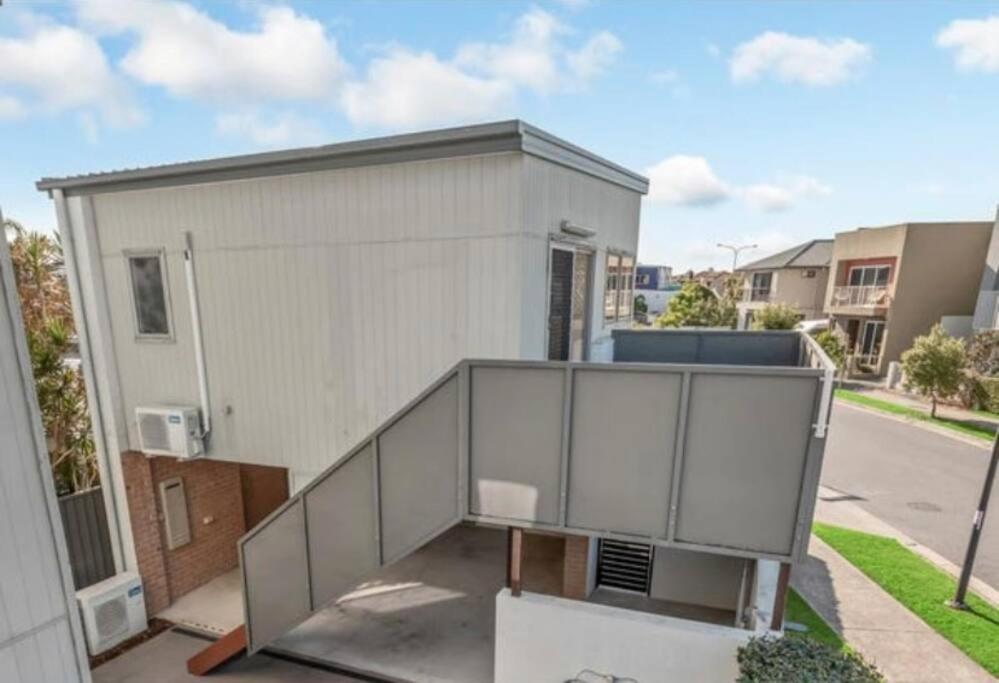 Self contained guest house Gold Coast - sleeps max 4