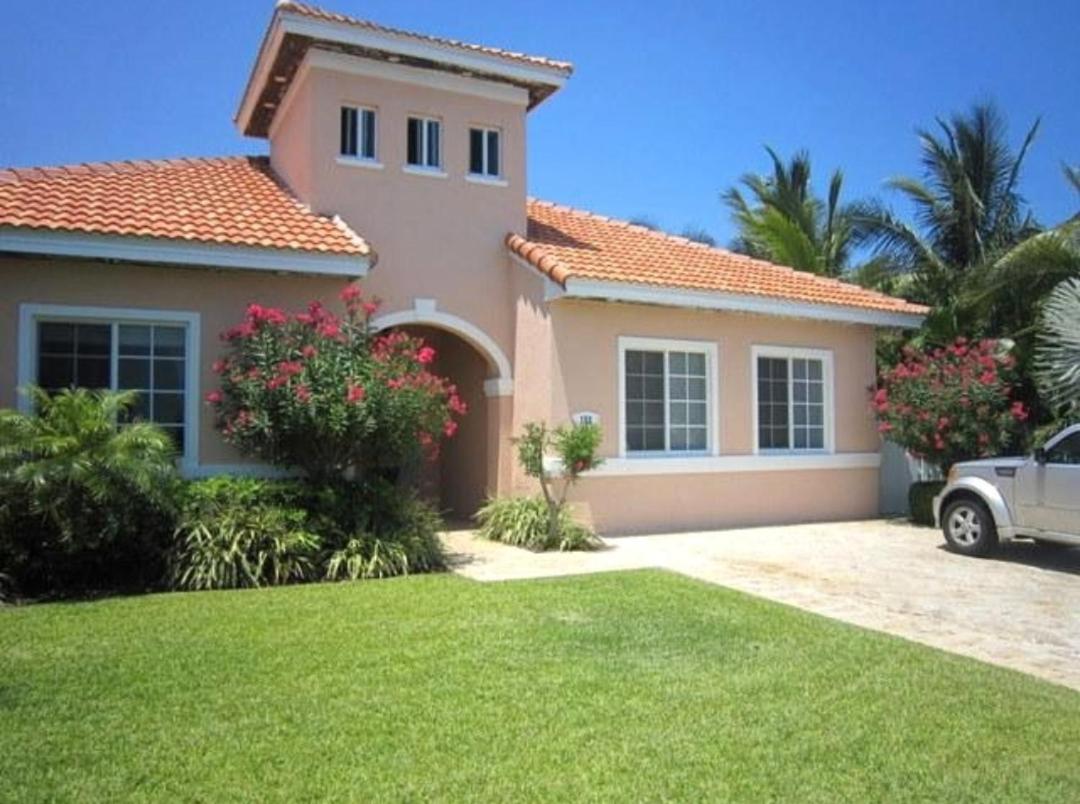 Villa Danya - 5 bd on the ocean with pool.