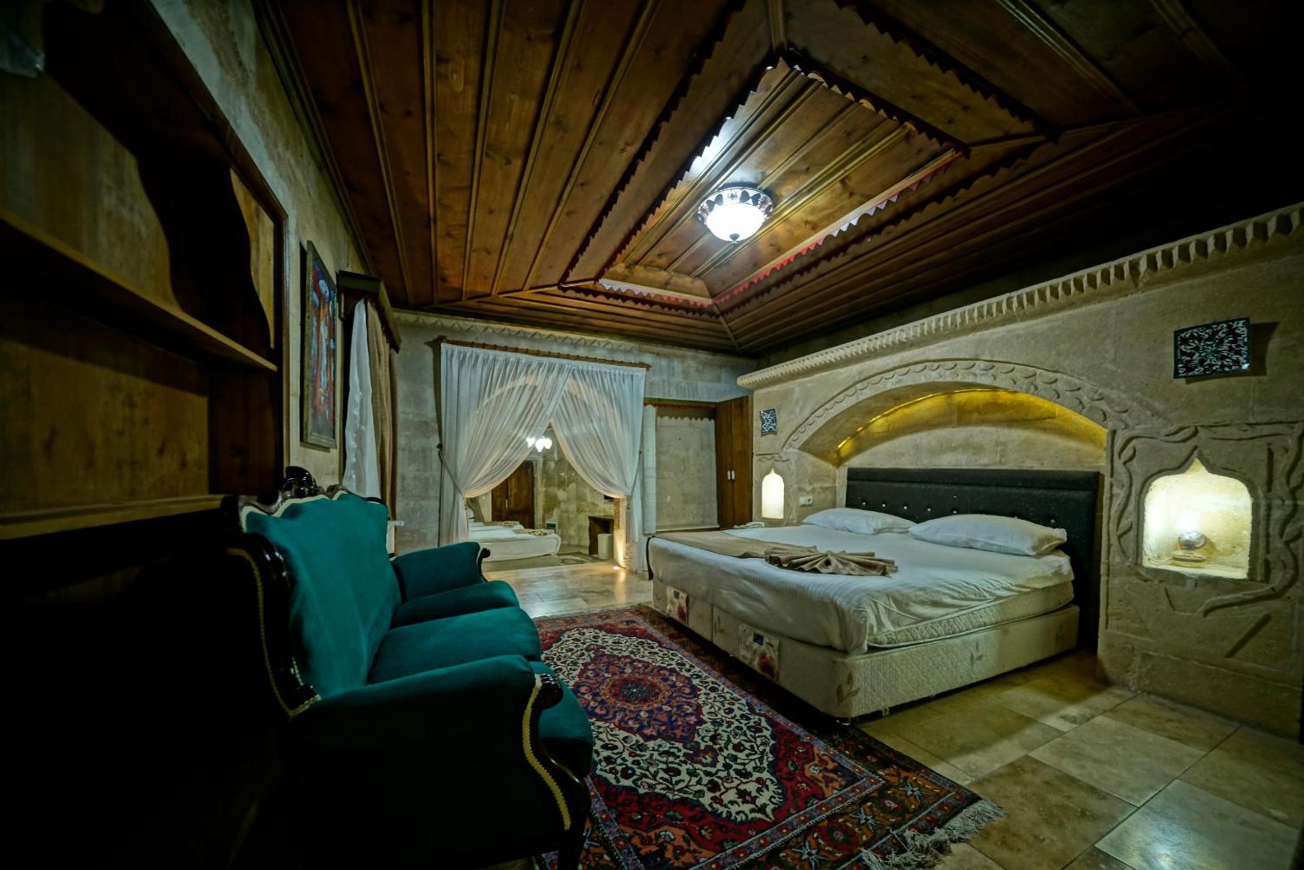 Holiday Cave Hotel - Image 152