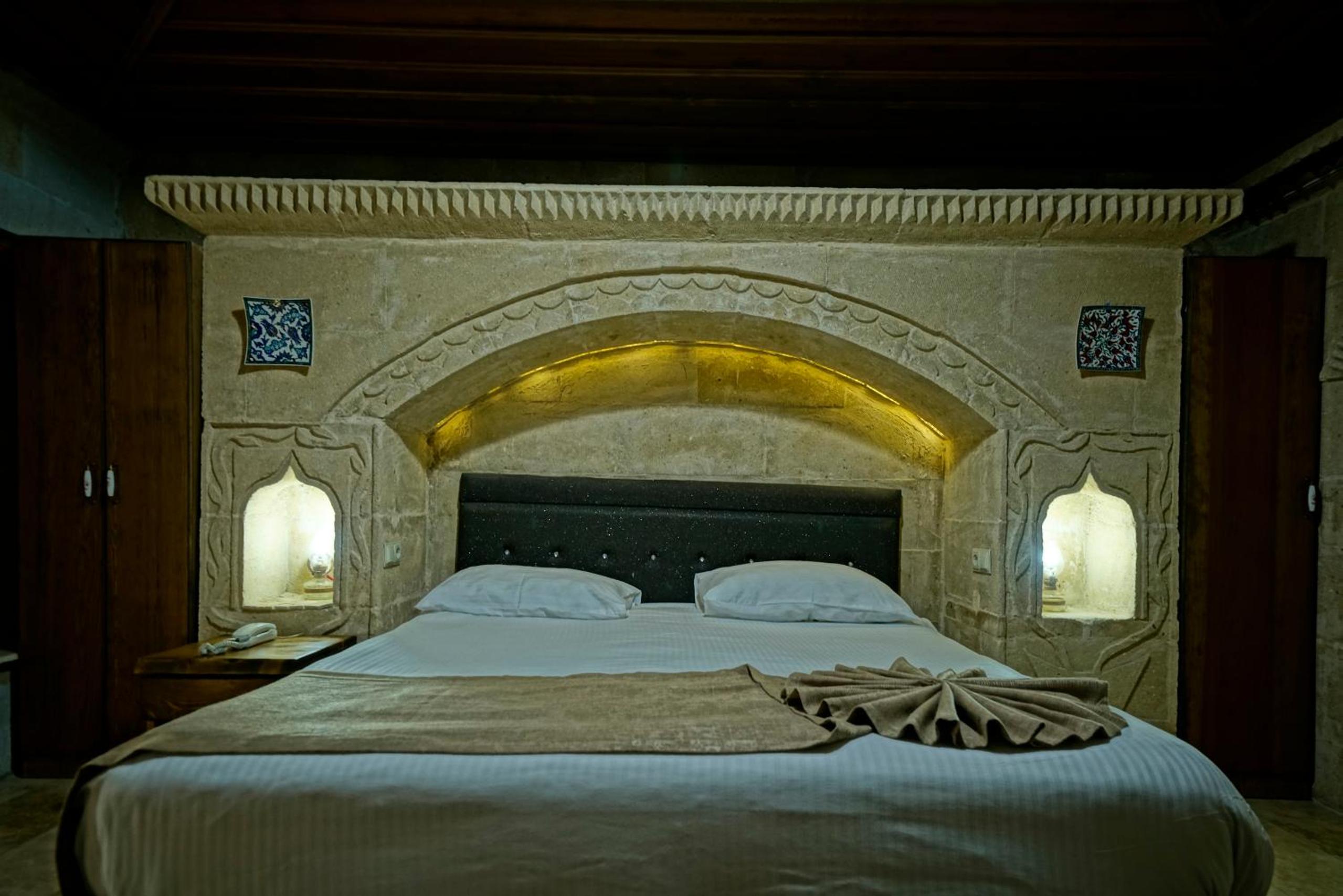 Holiday Cave Hotel - Image 153