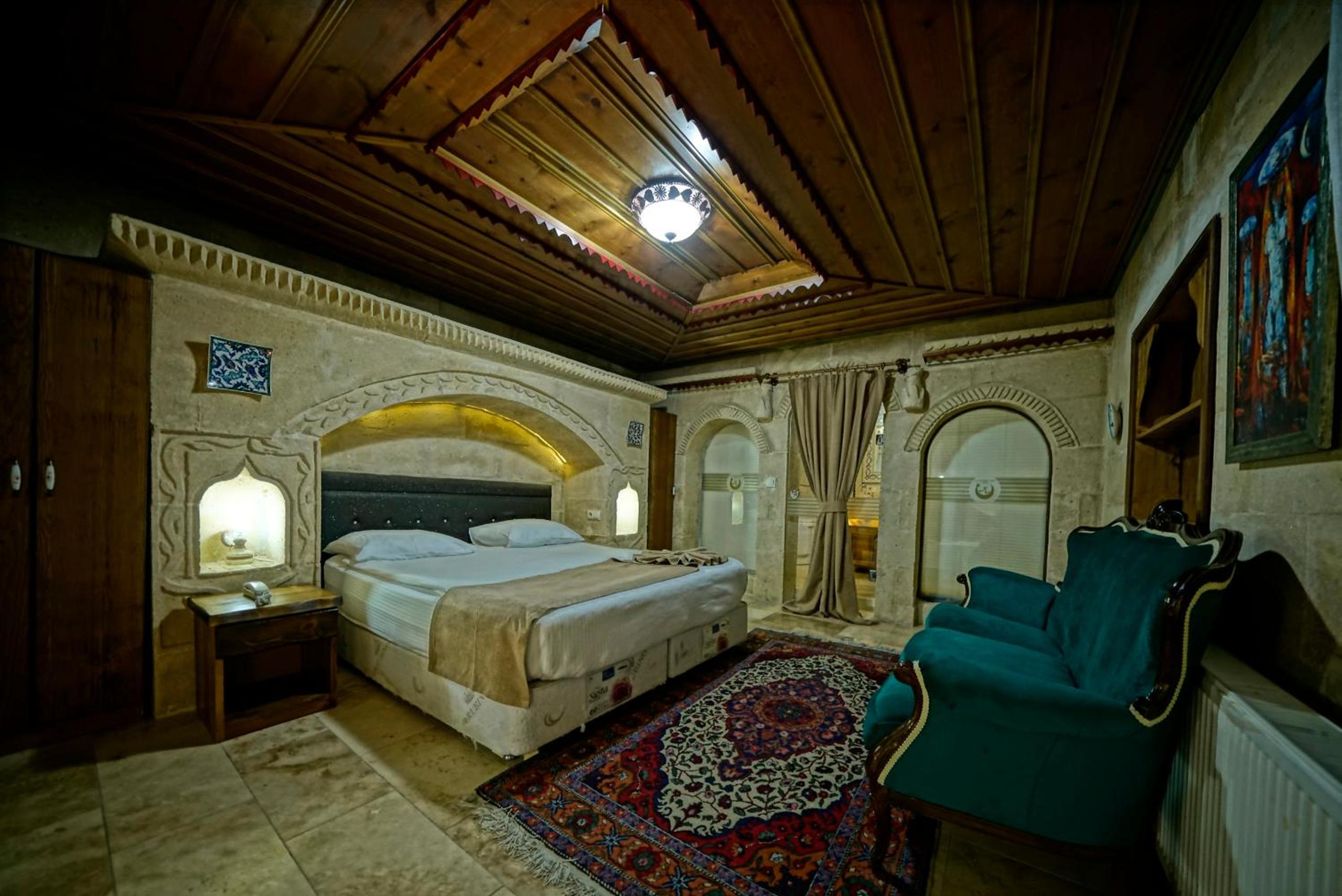Holiday Cave Hotel - Image 157