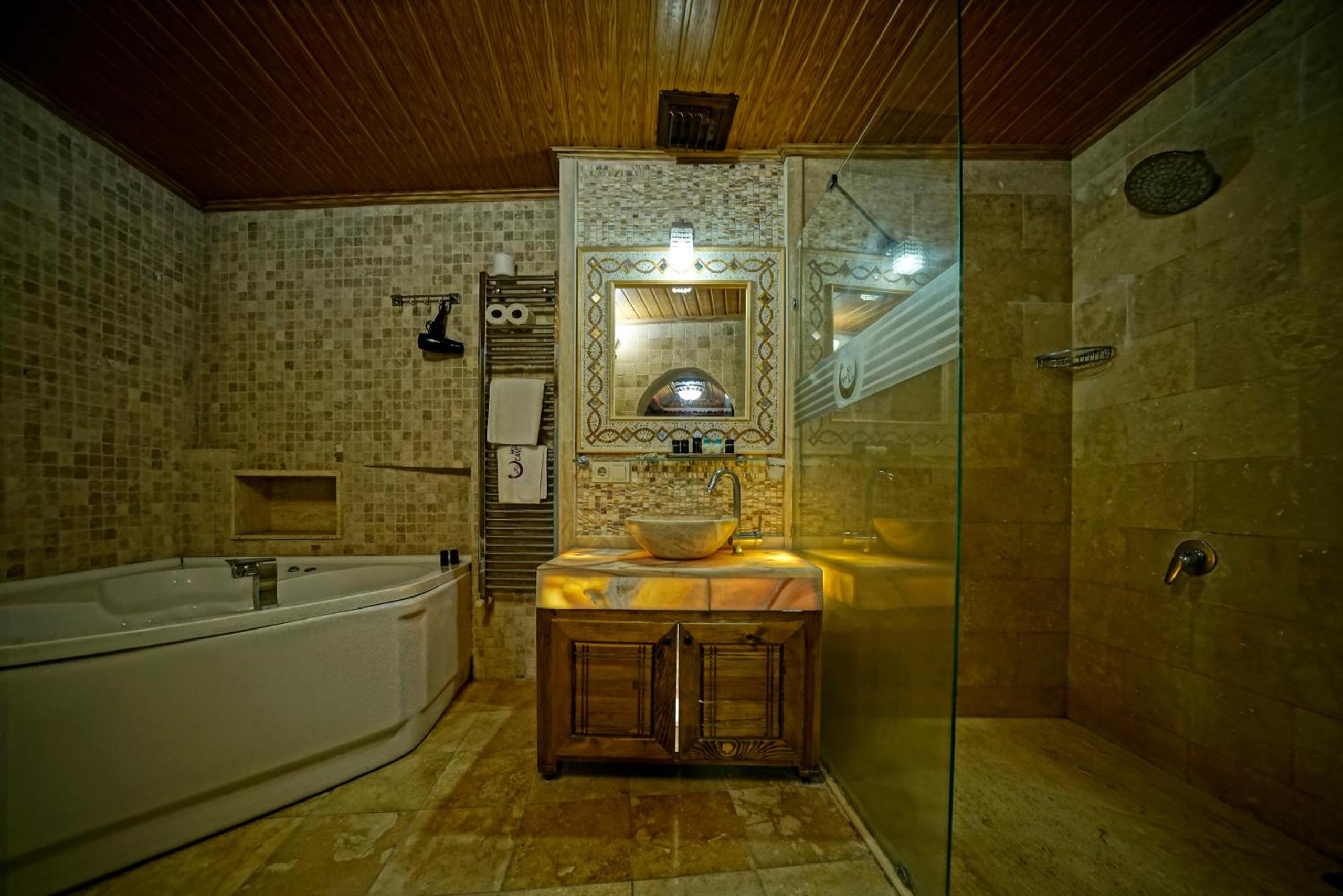 Holiday Cave Hotel - Image 94