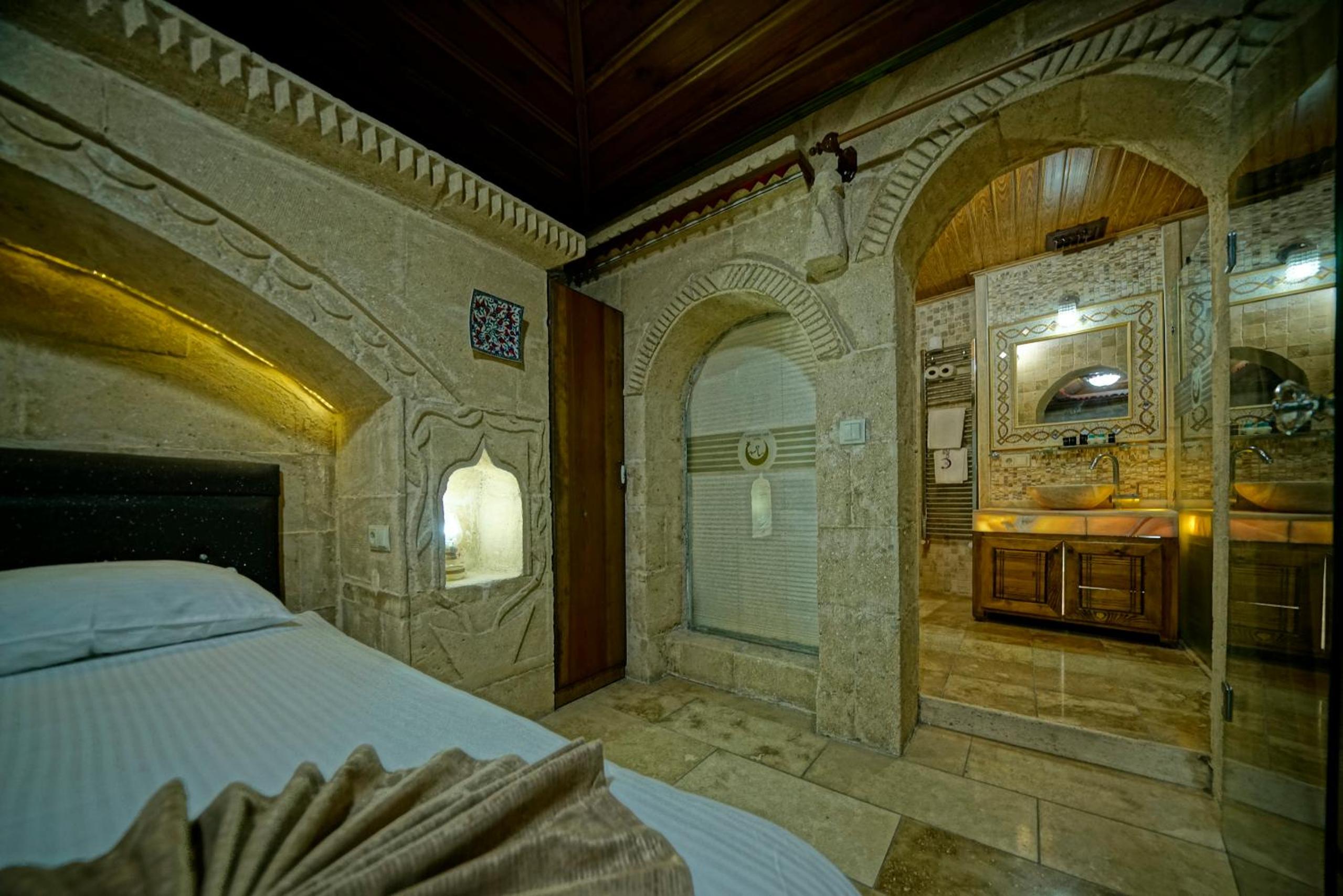 Holiday Cave Hotel - Image 155