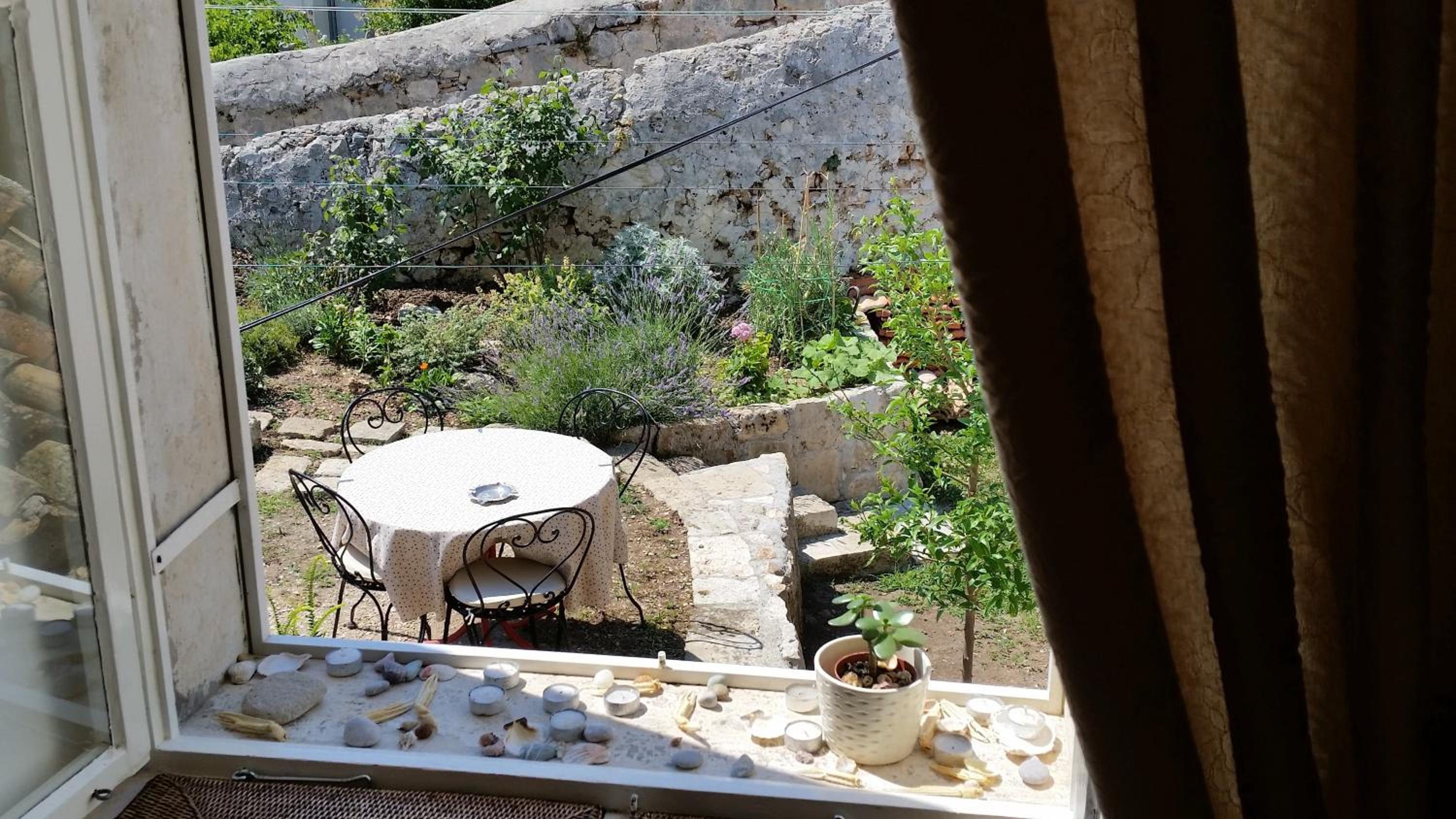 Romantic Studio Old Dinka - with Garden