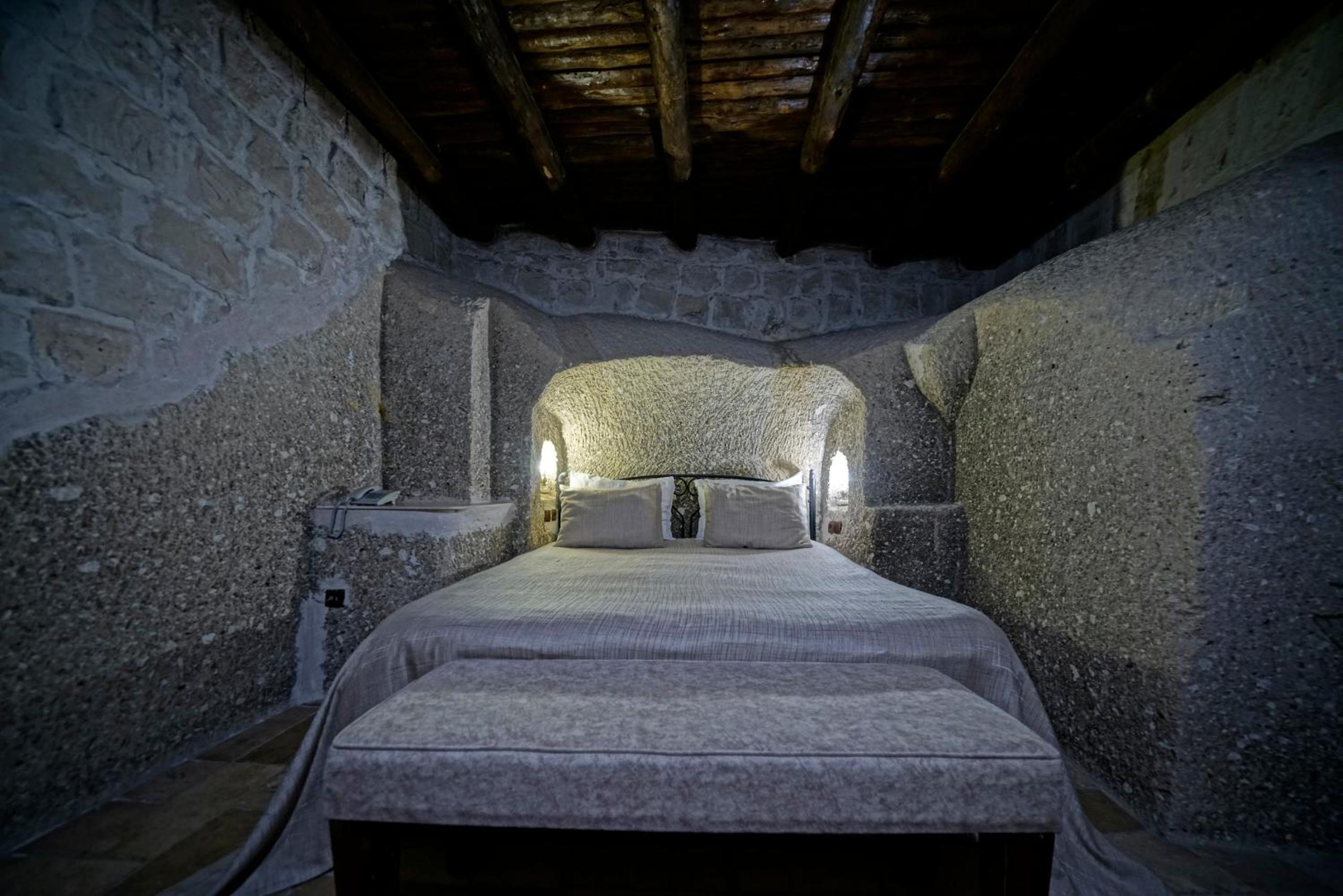 Holiday Cave Hotel - Image 236