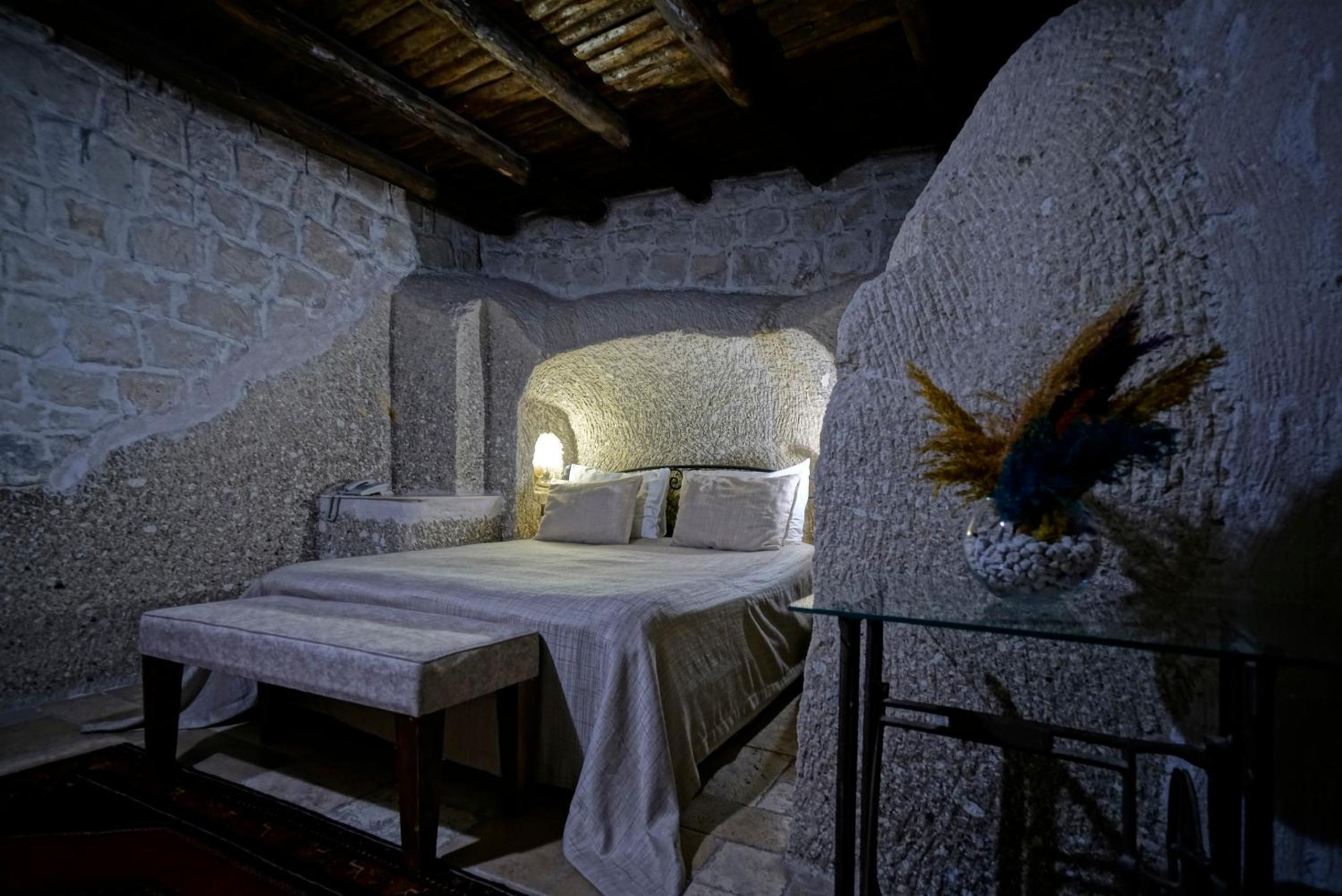 Holiday Cave Hotel - Image 233