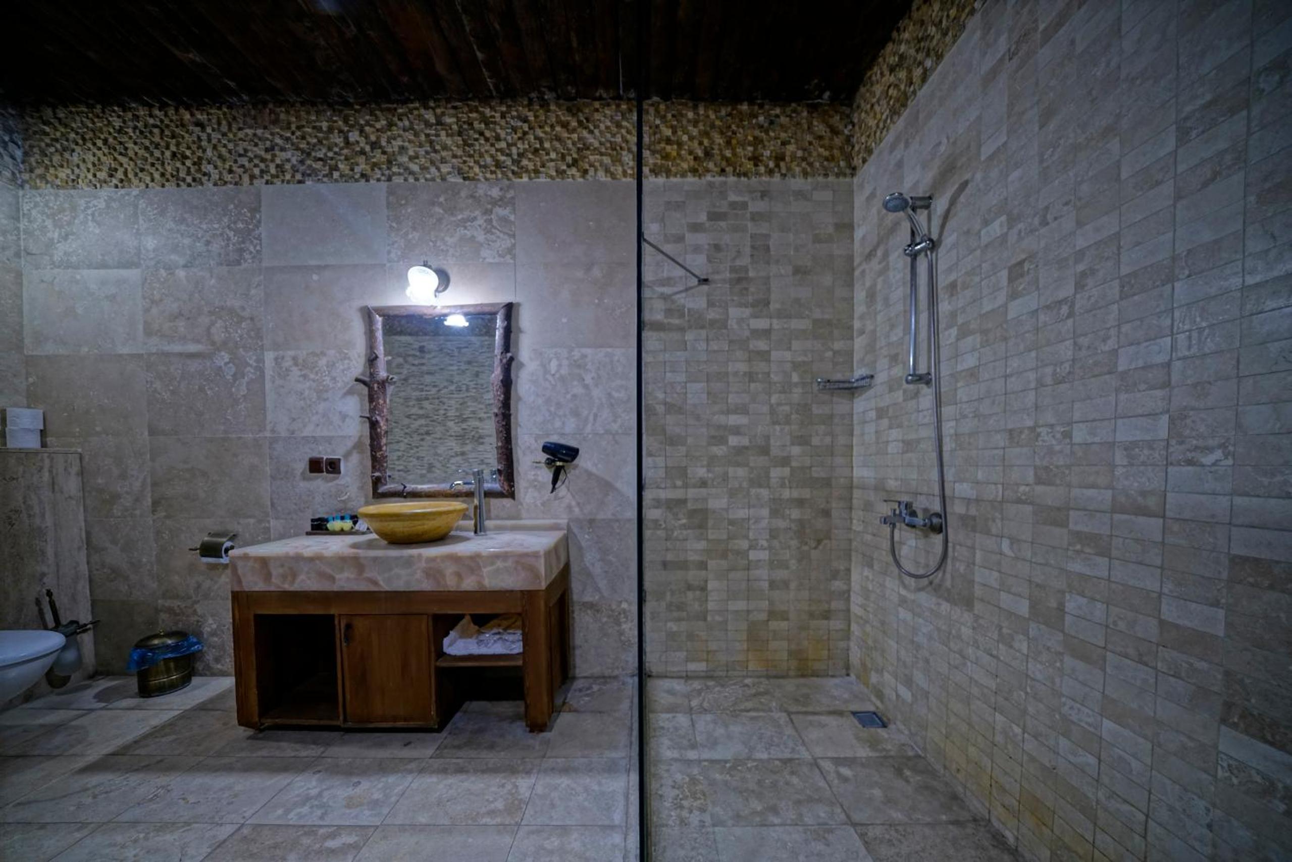 Holiday Cave Hotel - Image 102