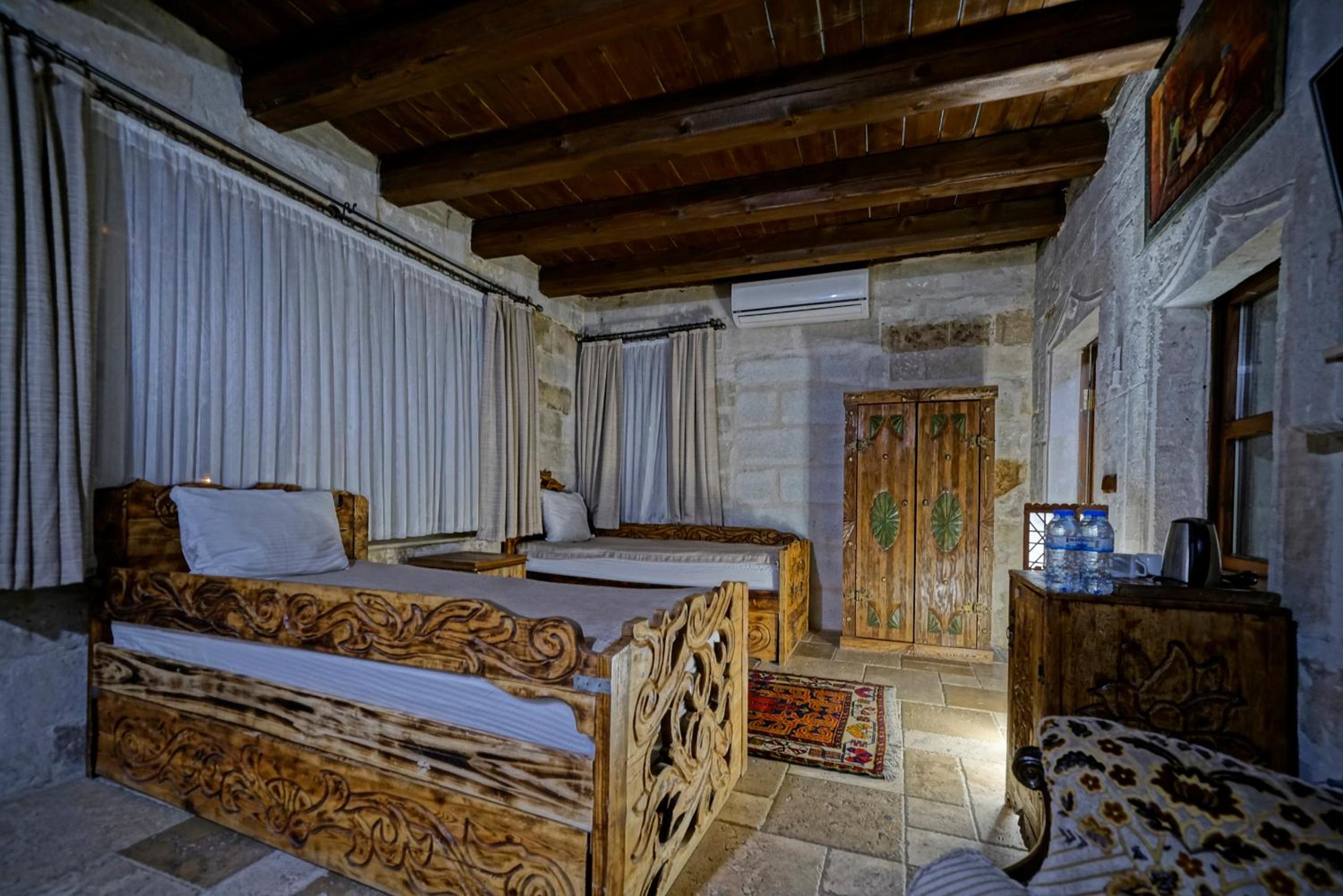 Holiday Cave Hotel - Image 235