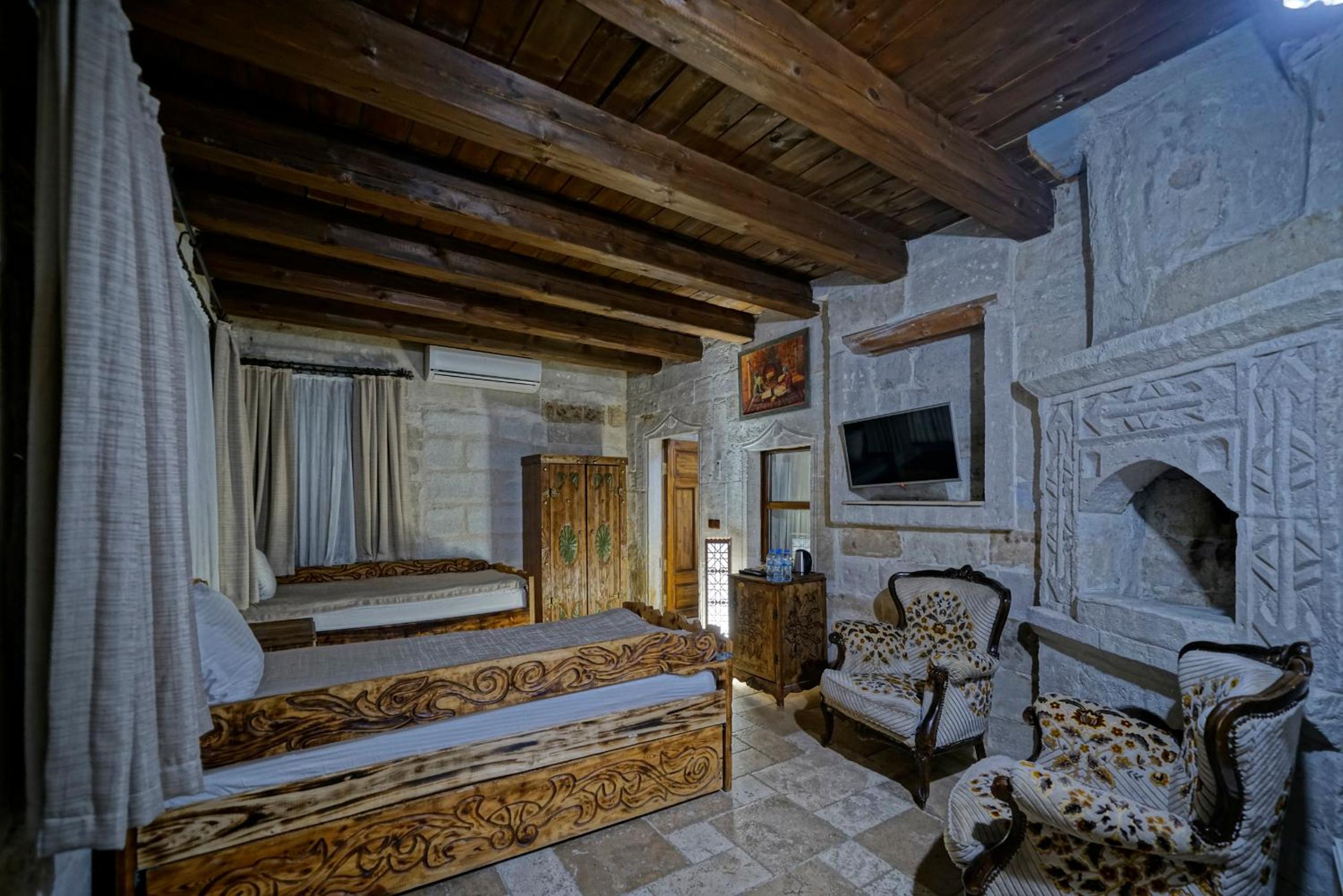 Holiday Cave Hotel - Image 228