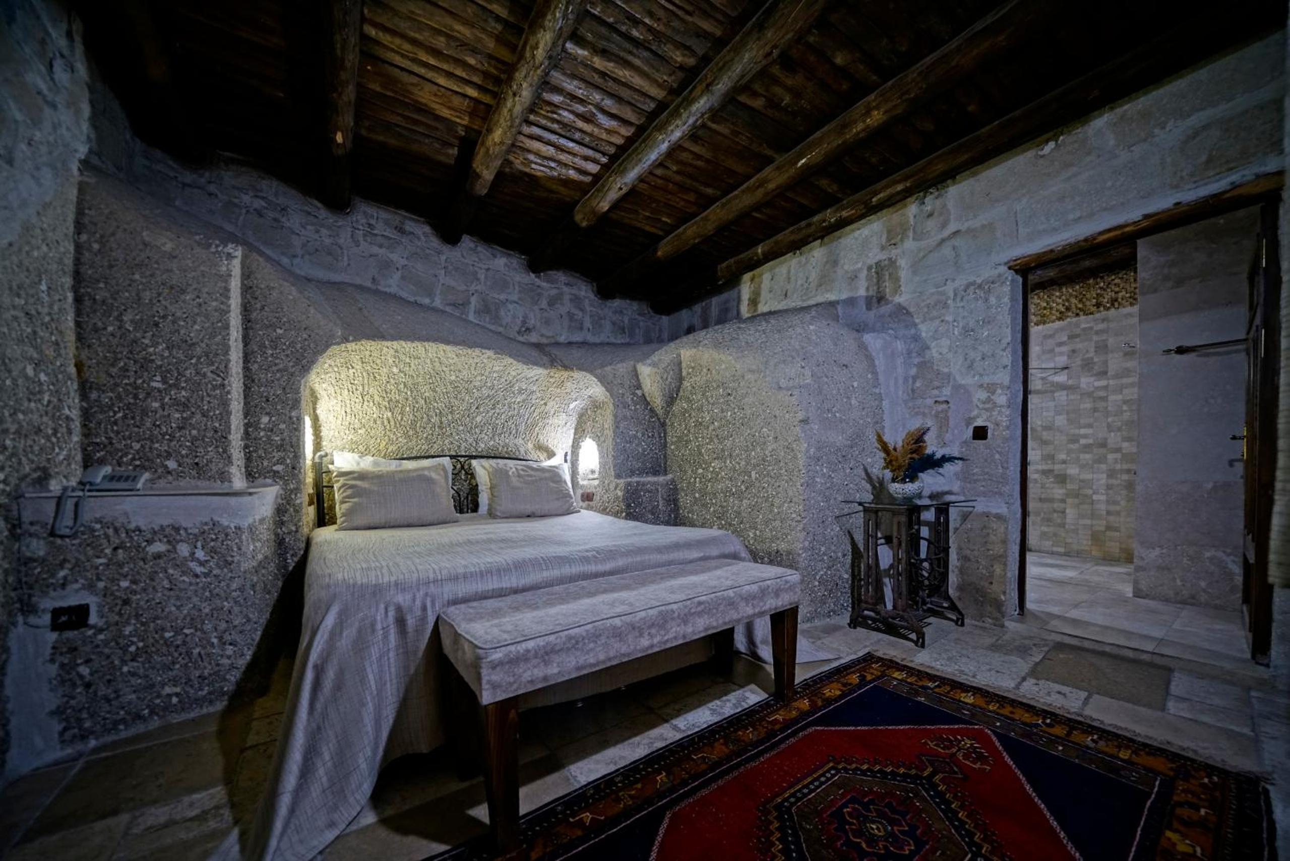Holiday Cave Hotel - Image 227