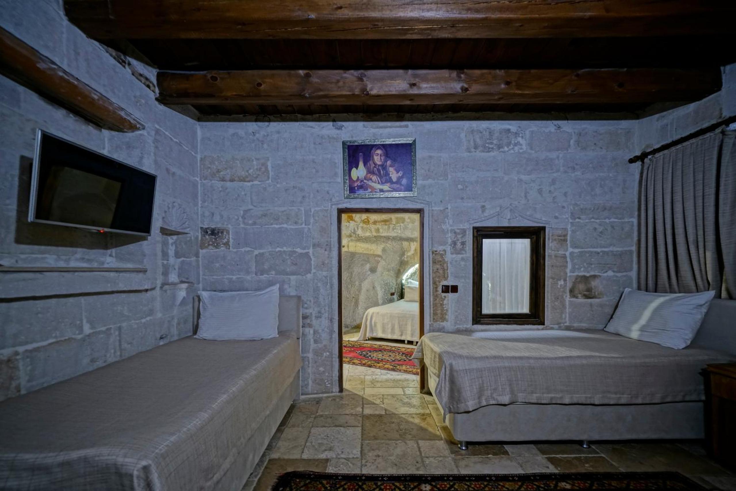 Holiday Cave Hotel - Image 240