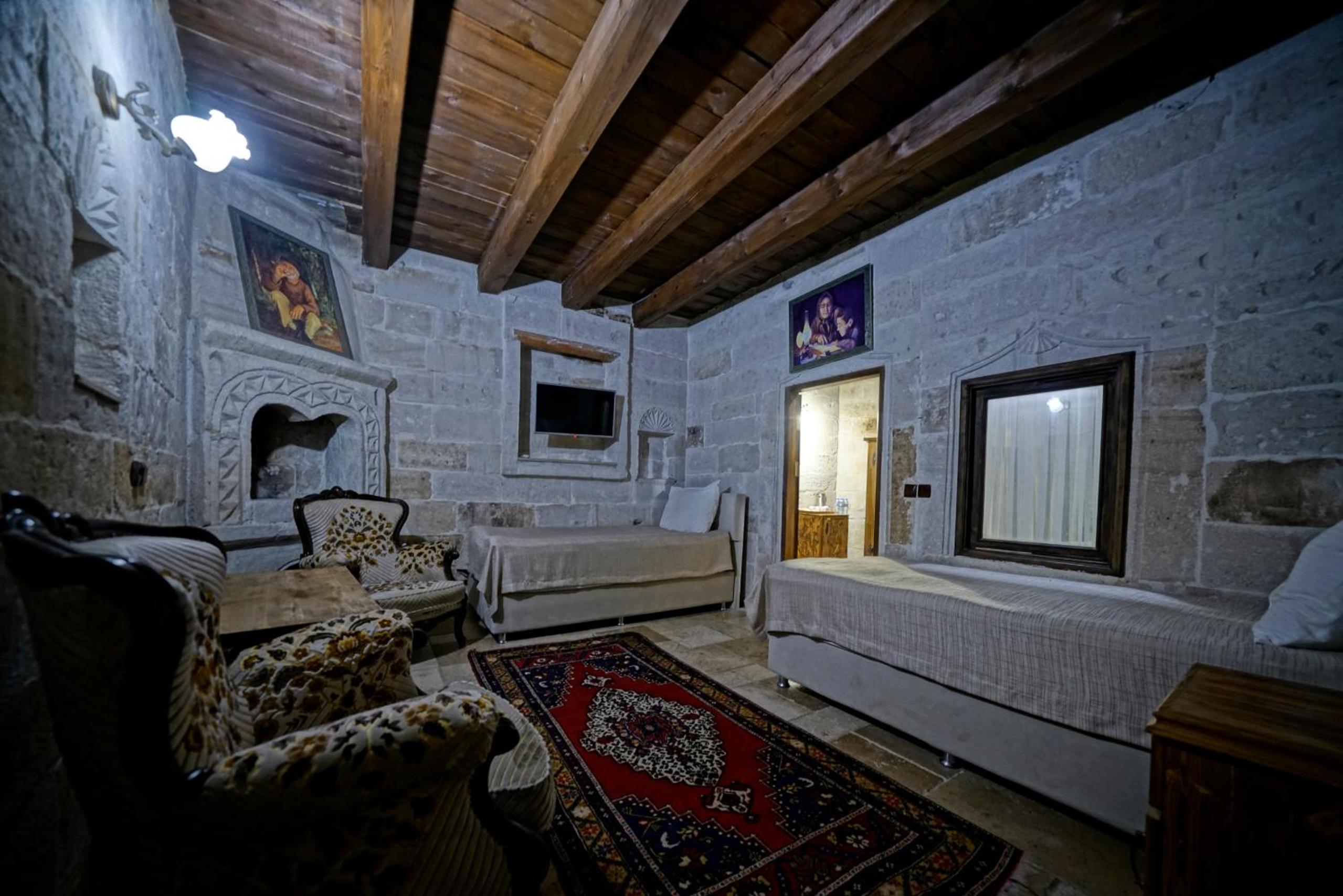 Holiday Cave Hotel - Image 244
