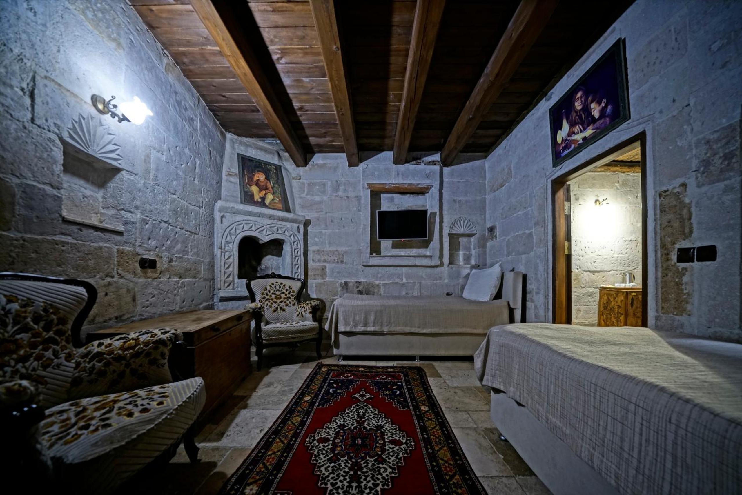 Holiday Cave Hotel - Image 242