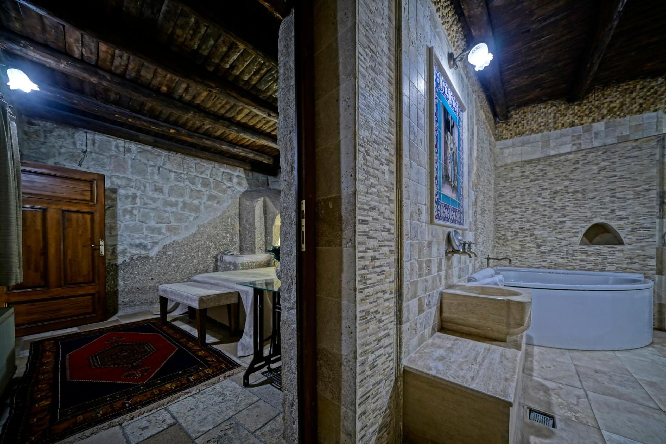 Holiday Cave Hotel - Image 110