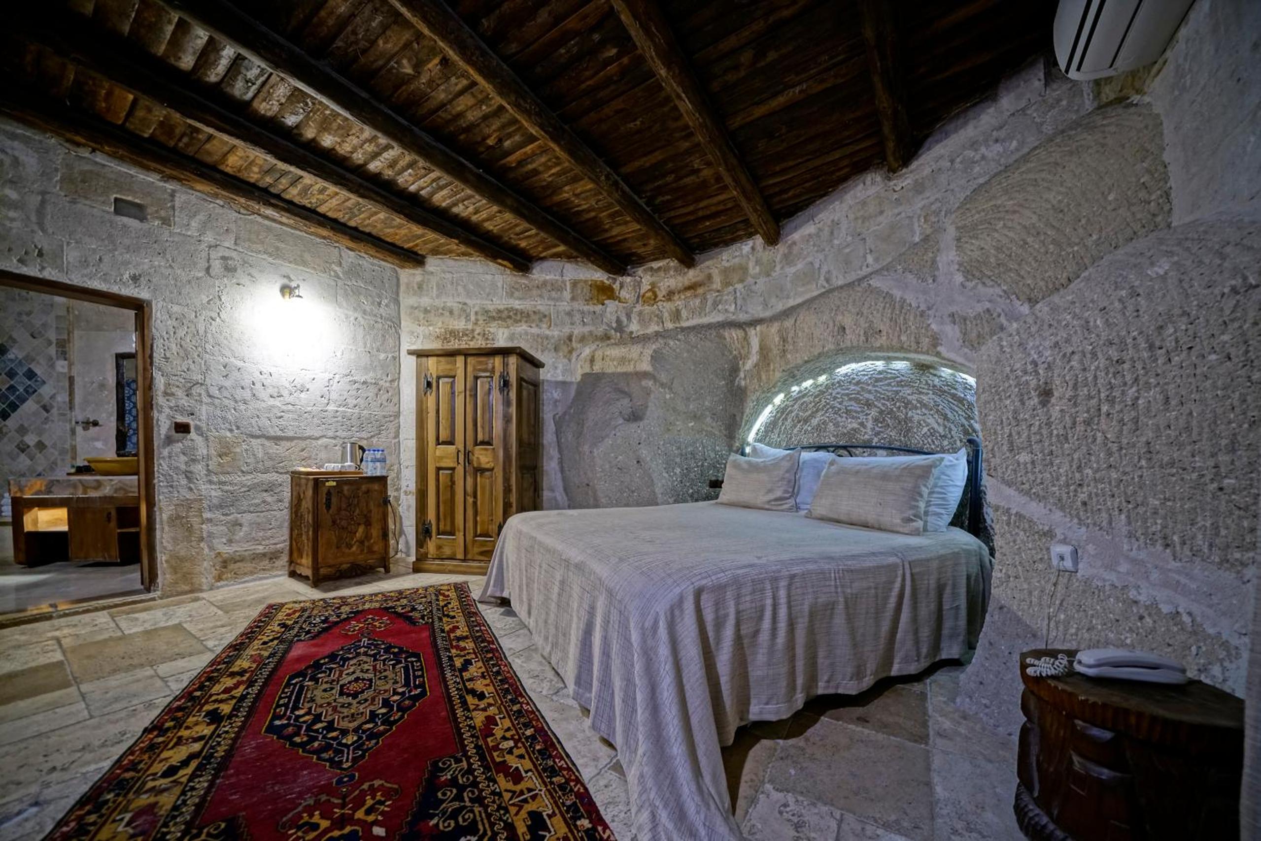 Holiday Cave Hotel - Image 245