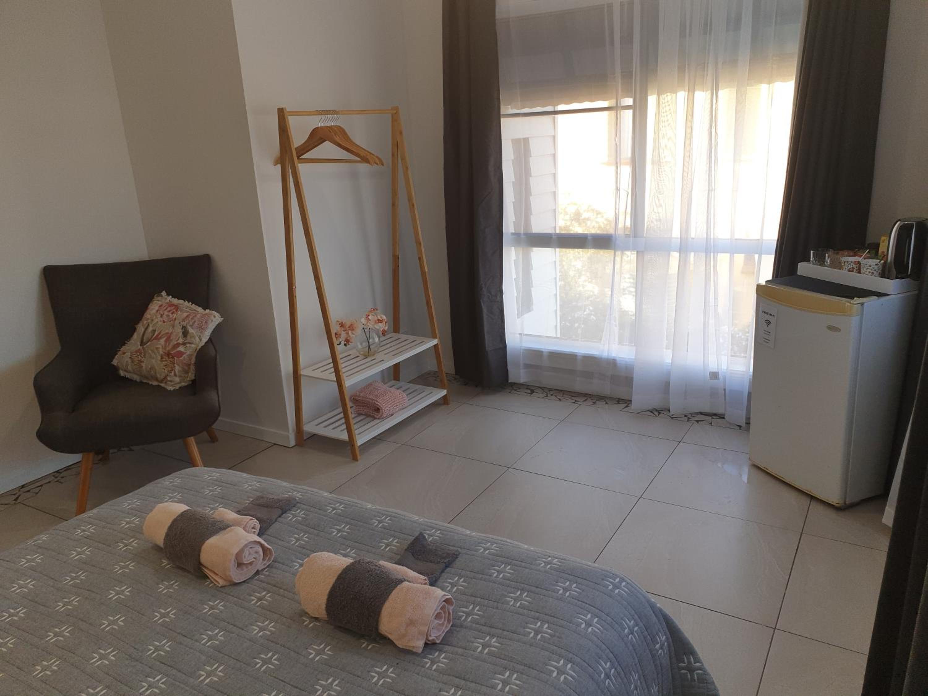 GUESTHOUSE on REGENT BnB- Comfortable & Afforable Accommodation