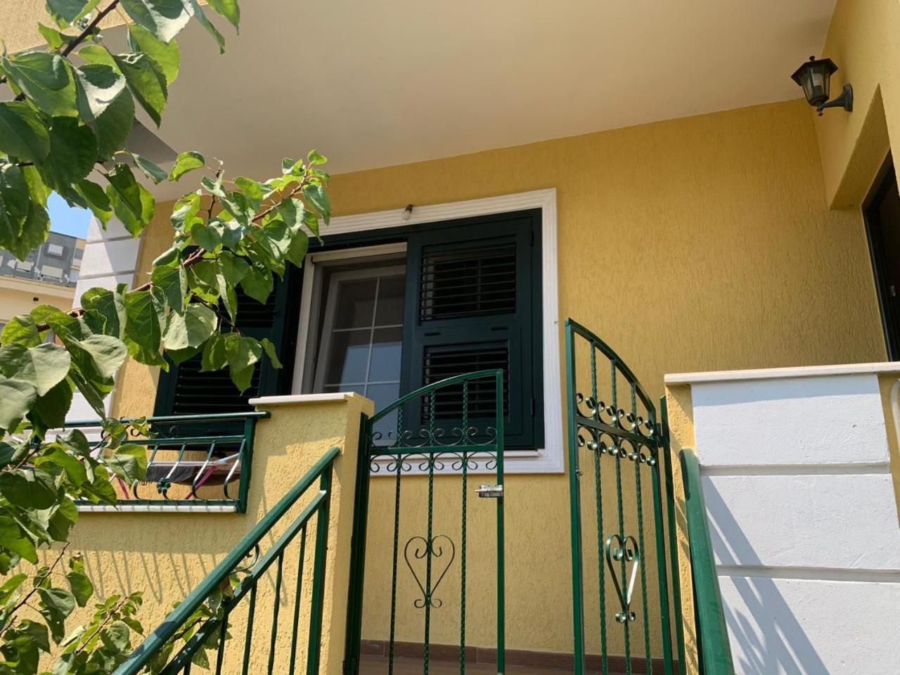 Apartment with garden in the center of Durres