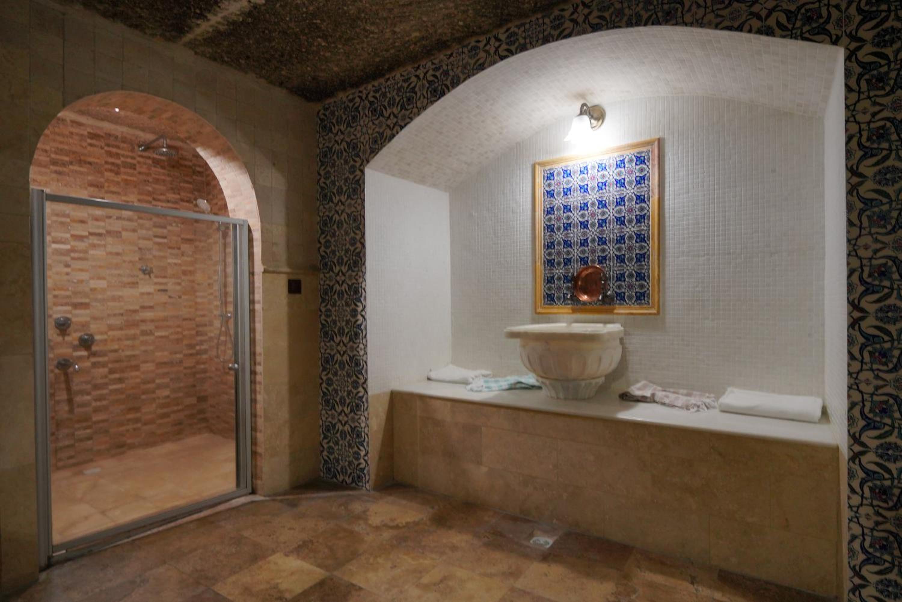 Holiday Cave Hotel - Image 47