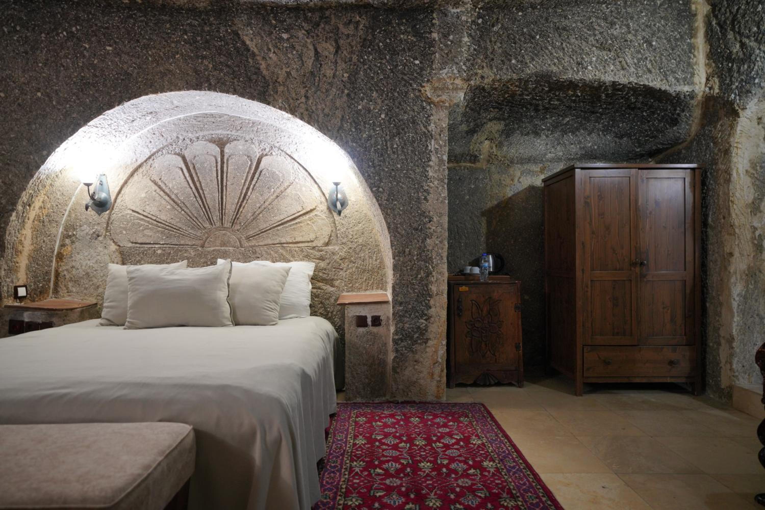 Holiday Cave Hotel - Image 173