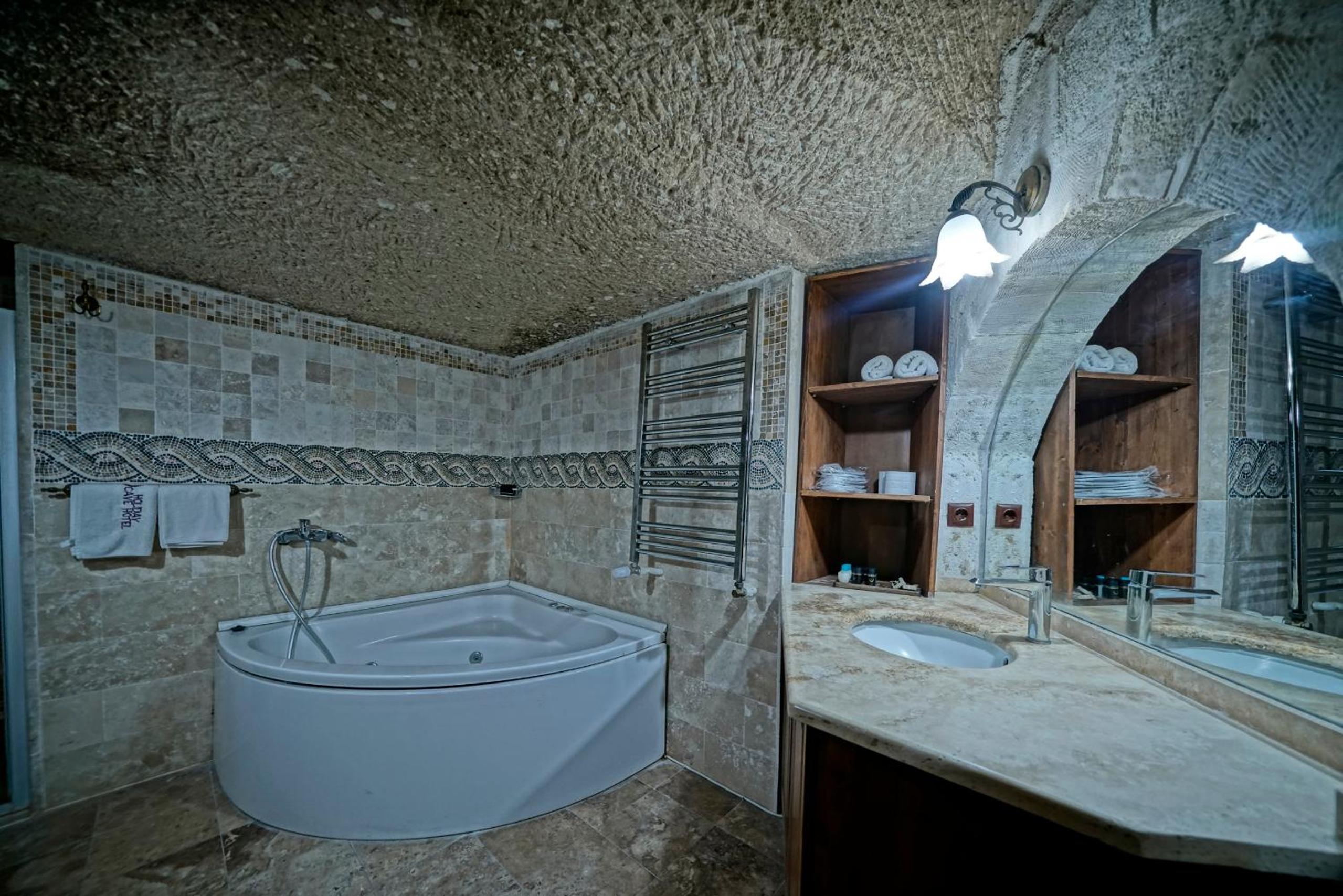 Holiday Cave Hotel - Image 52