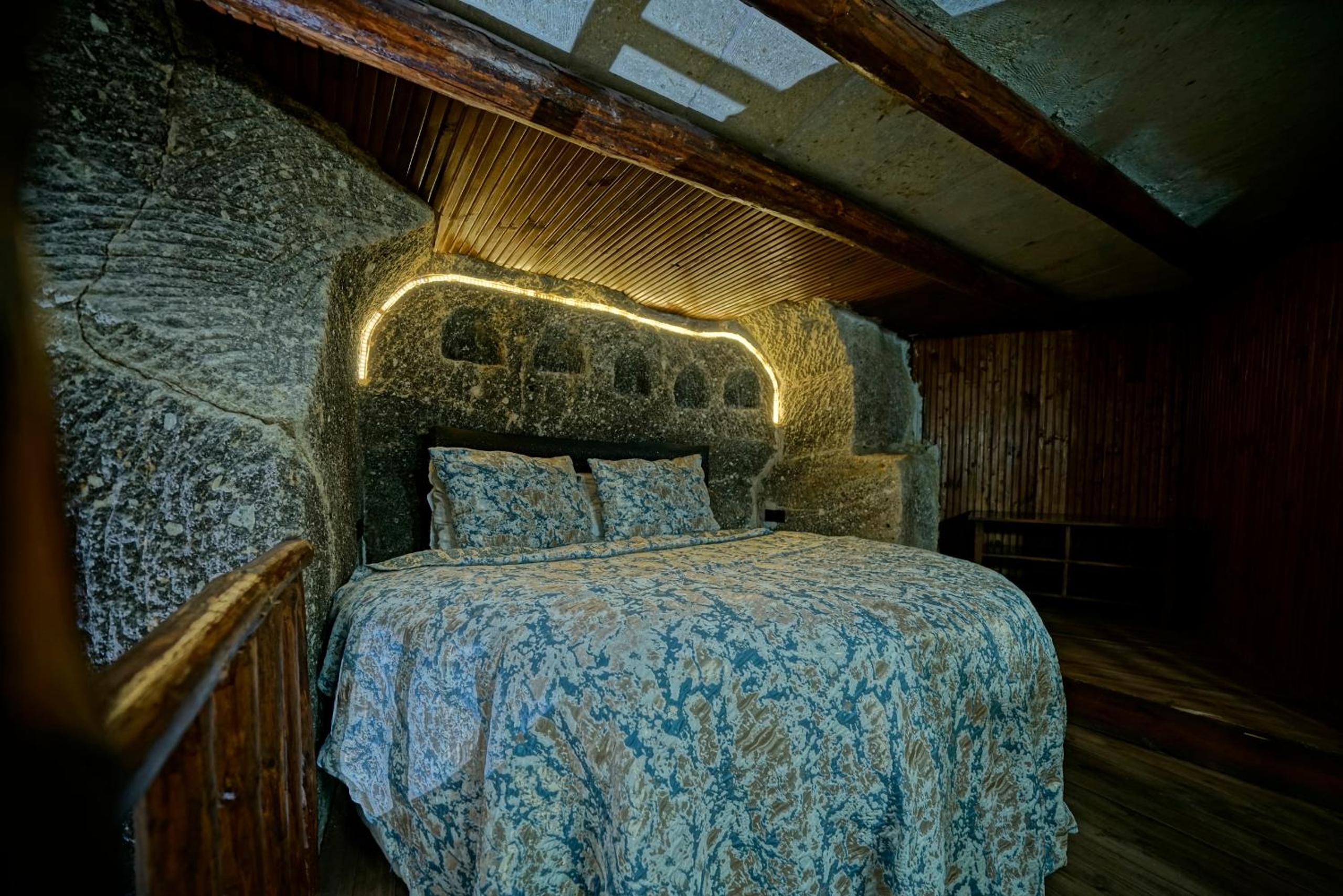 Holiday Cave Hotel - Image 184