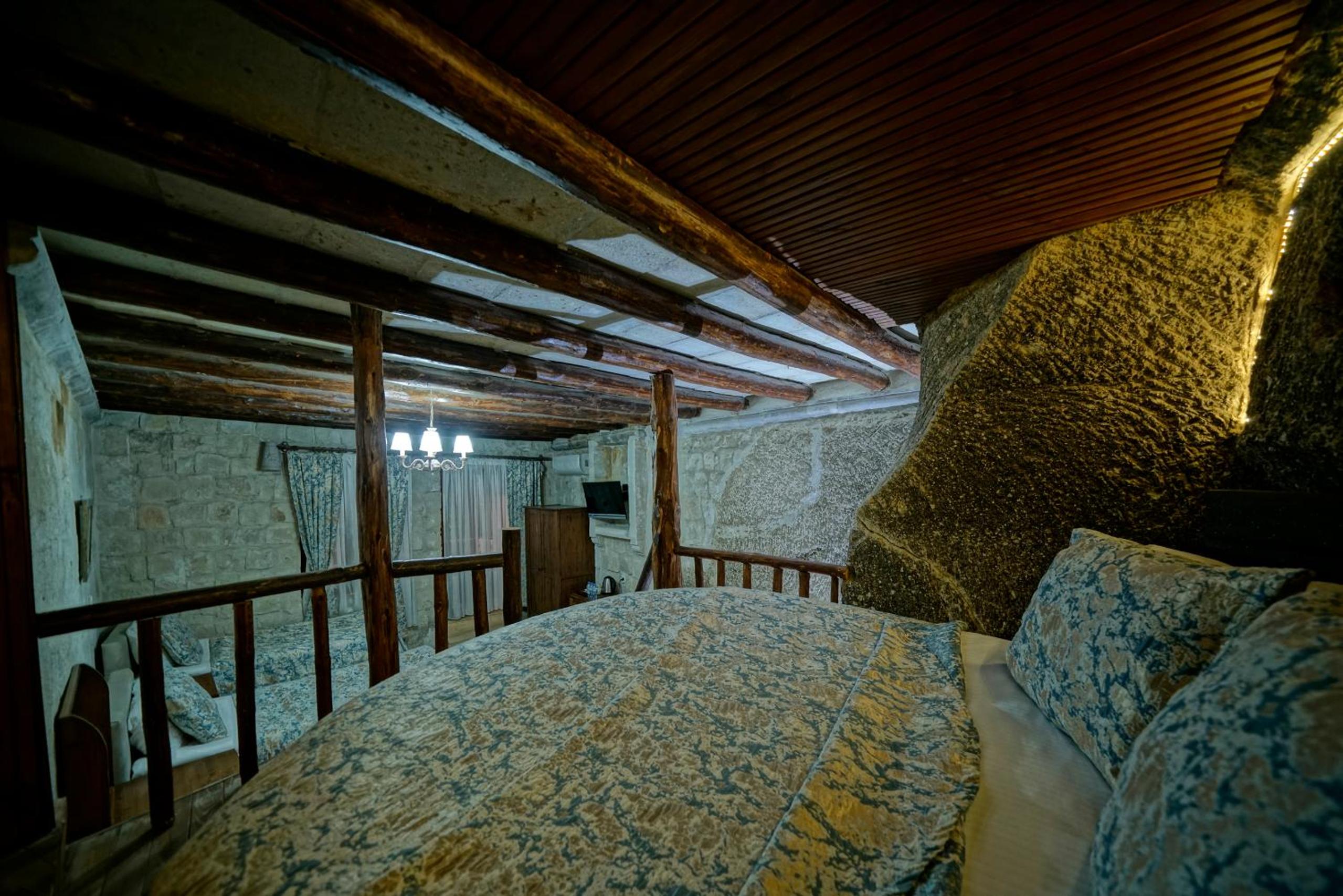 Holiday Cave Hotel - Image 179
