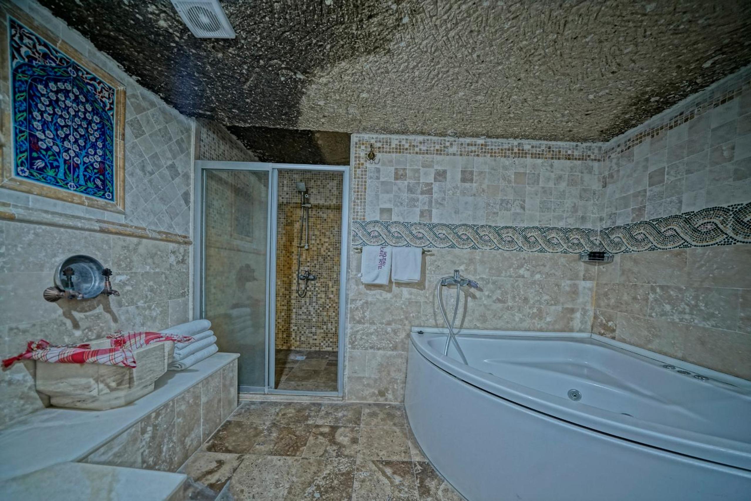 Holiday Cave Hotel - Image 53