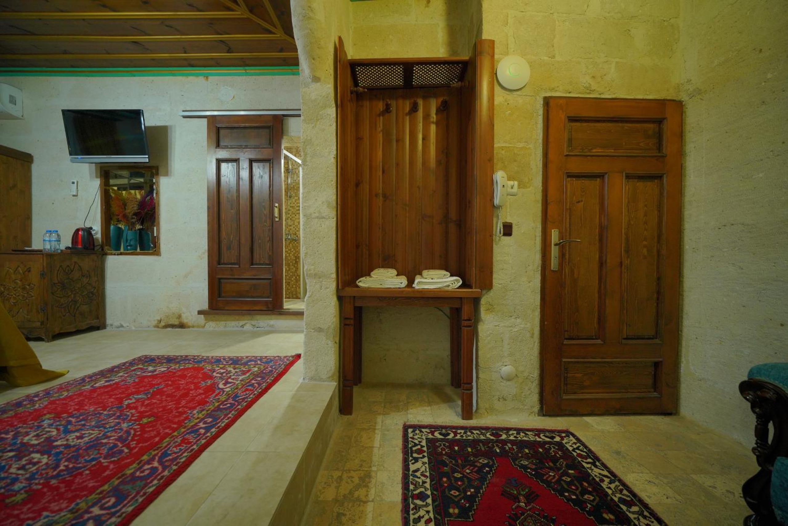 Holiday Cave Hotel - Image 134