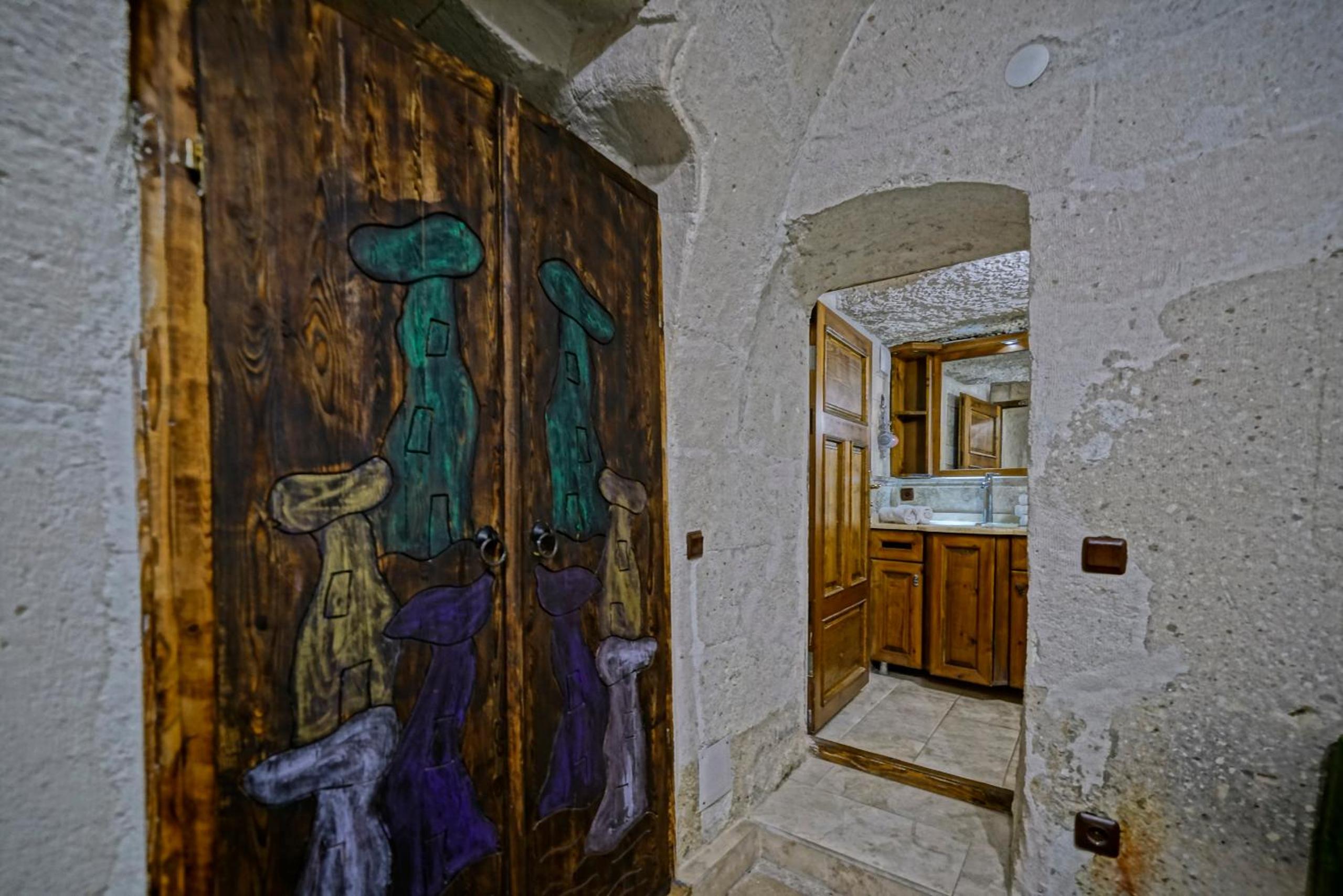 Holiday Cave Hotel - Image 256