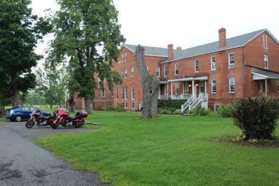 Oak Valley Inn and Suites