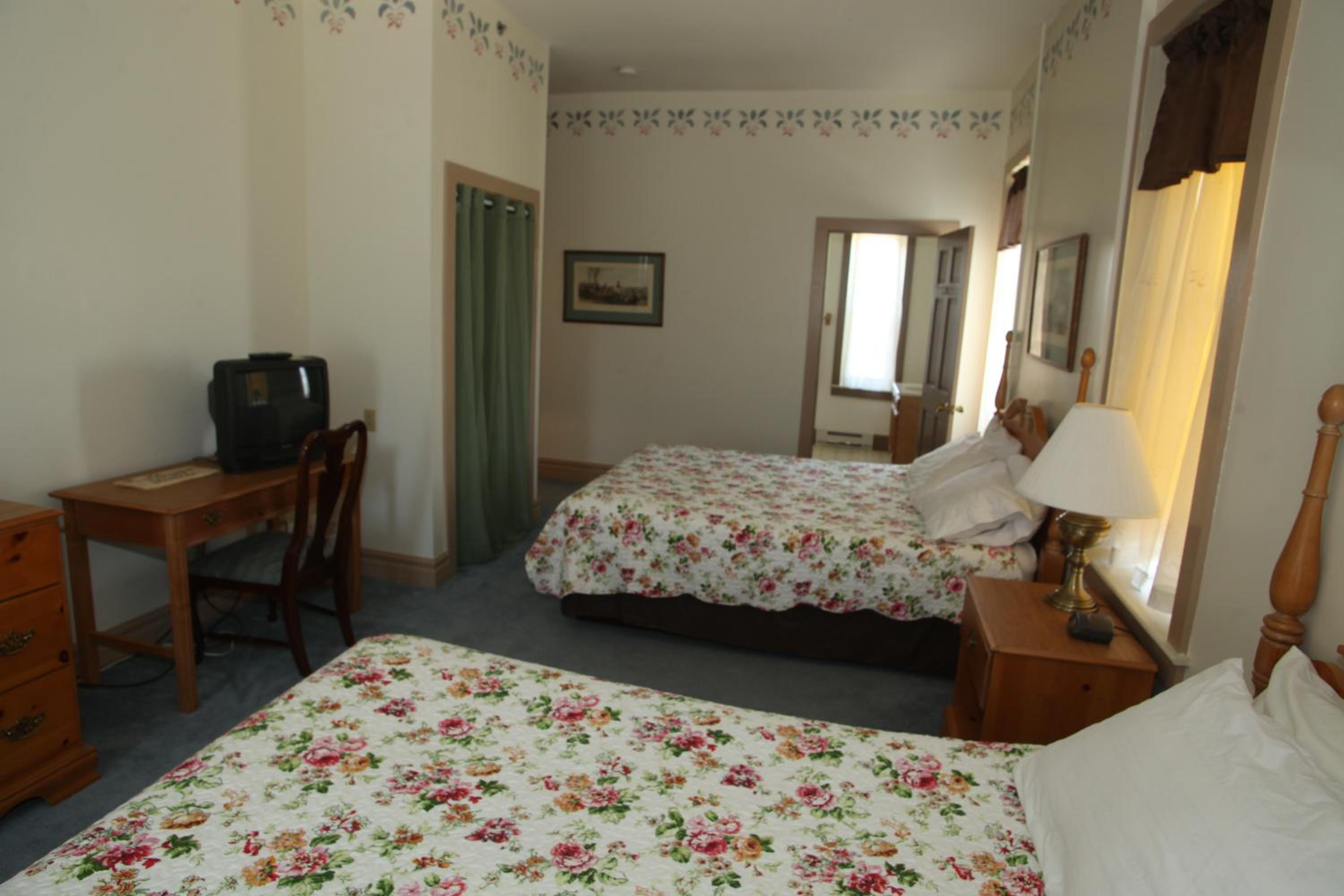 Oak Valley Inn and Suites