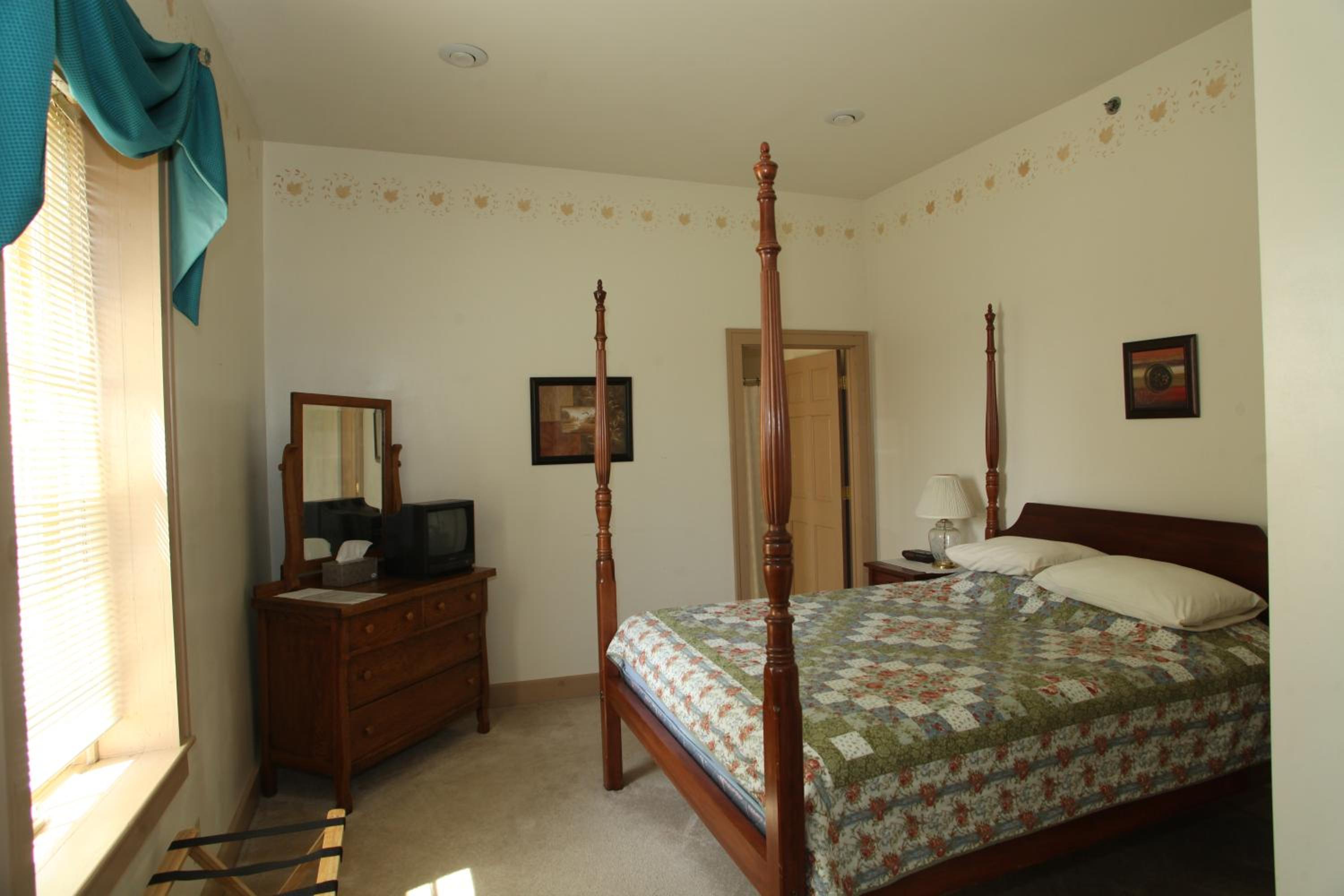 Oak Valley Inn and Suites