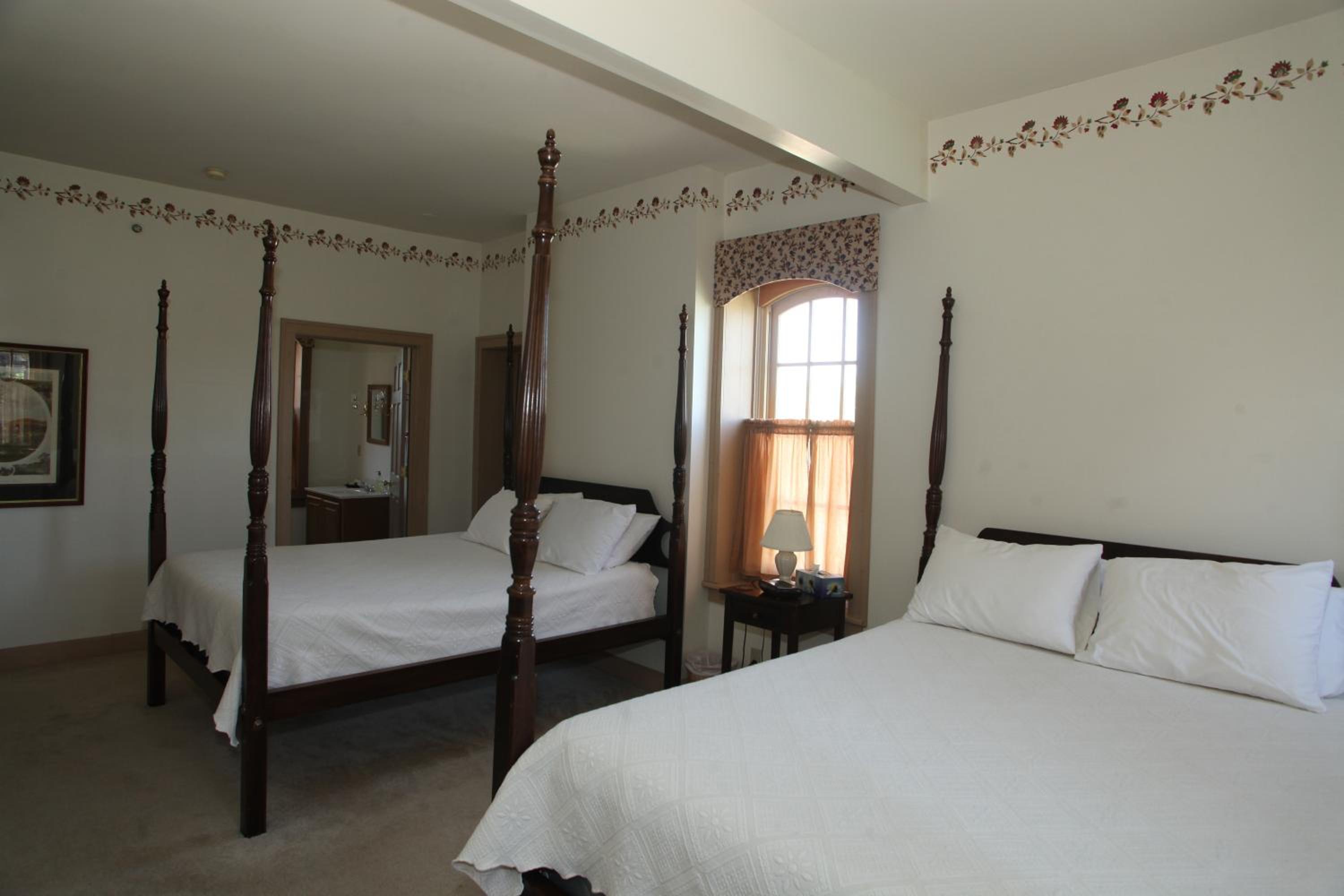 Oak Valley Inn and Suites