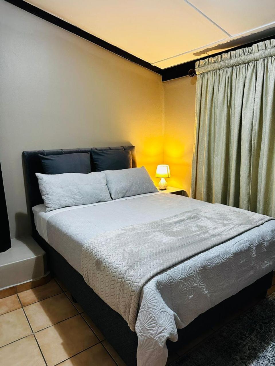 A Cozy Secure 2-Bed Apartment with a lovely garden