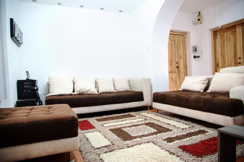 Spacious 3 Bedroom apartment Old Town view 2