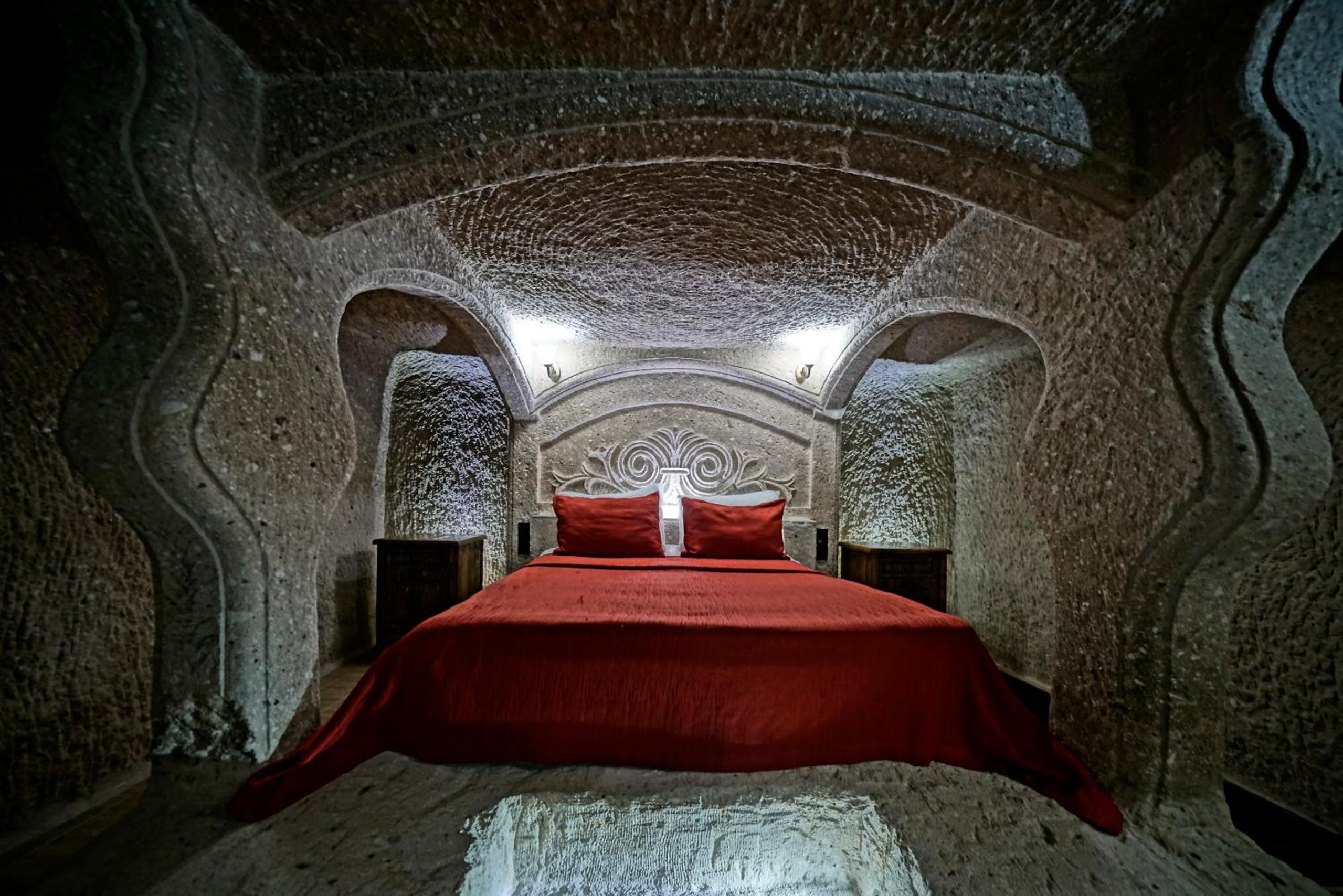 Holiday Cave Hotel - Image 20