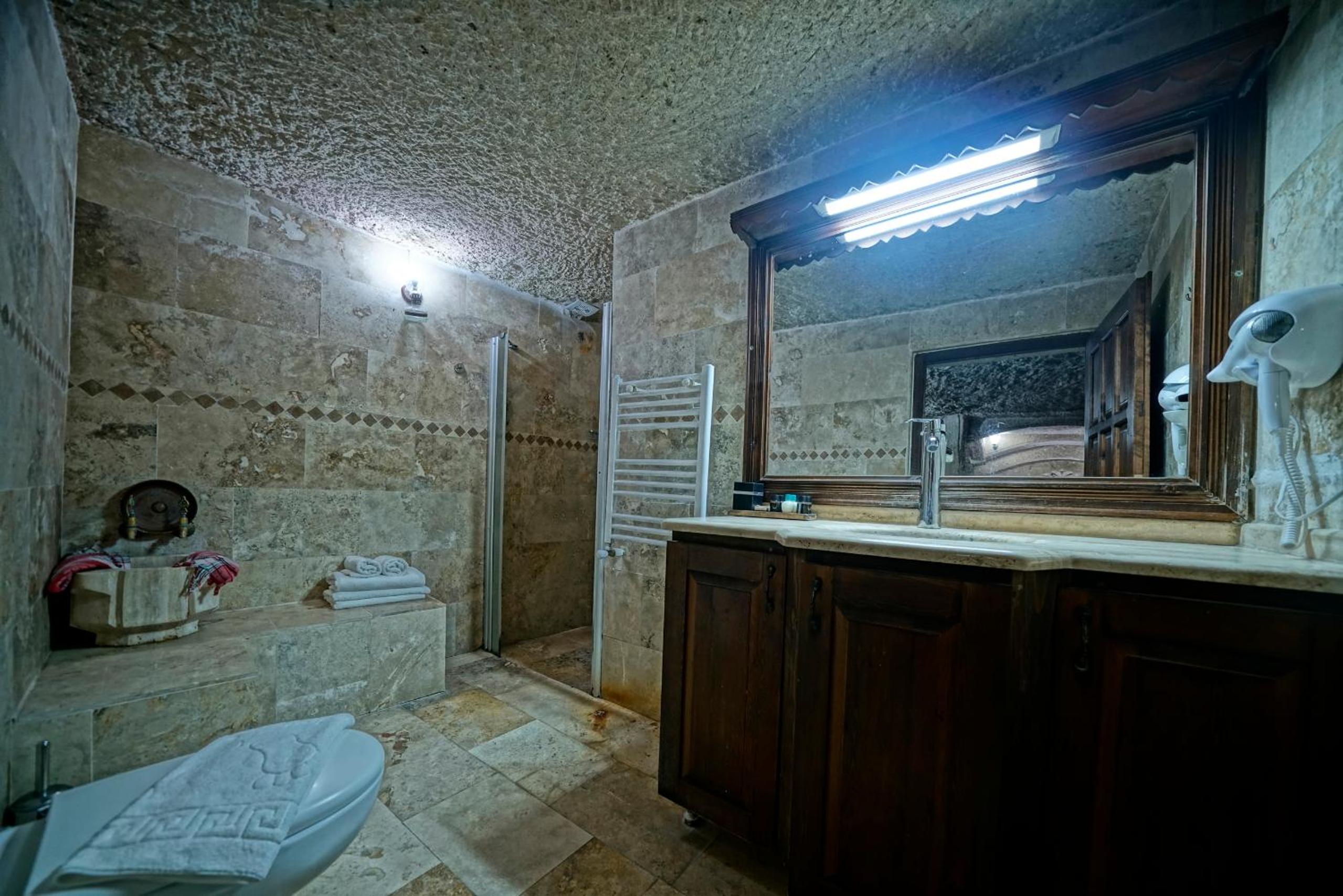 Holiday Cave Hotel - Image 118
