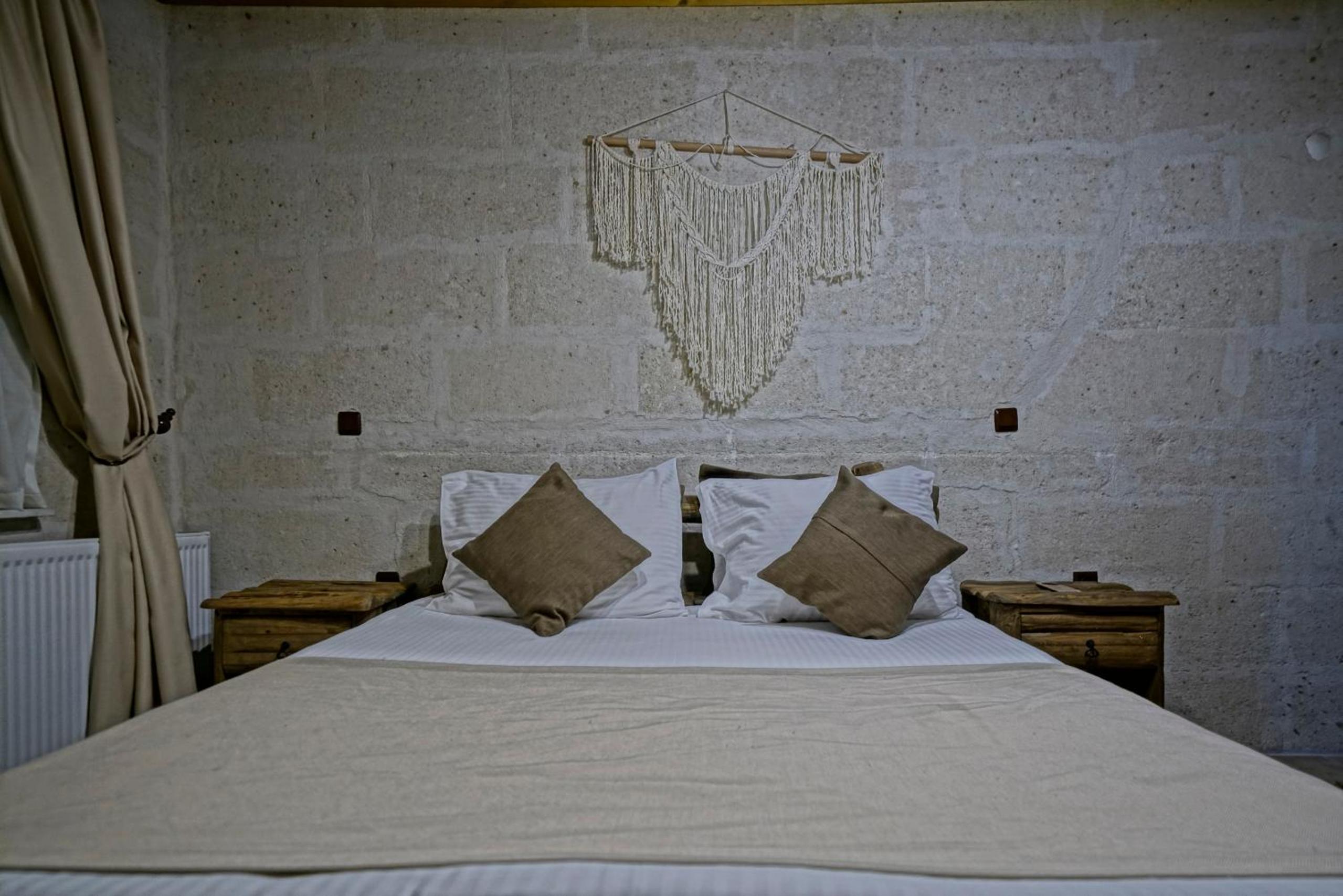 Holiday Cave Hotel - Image 26
