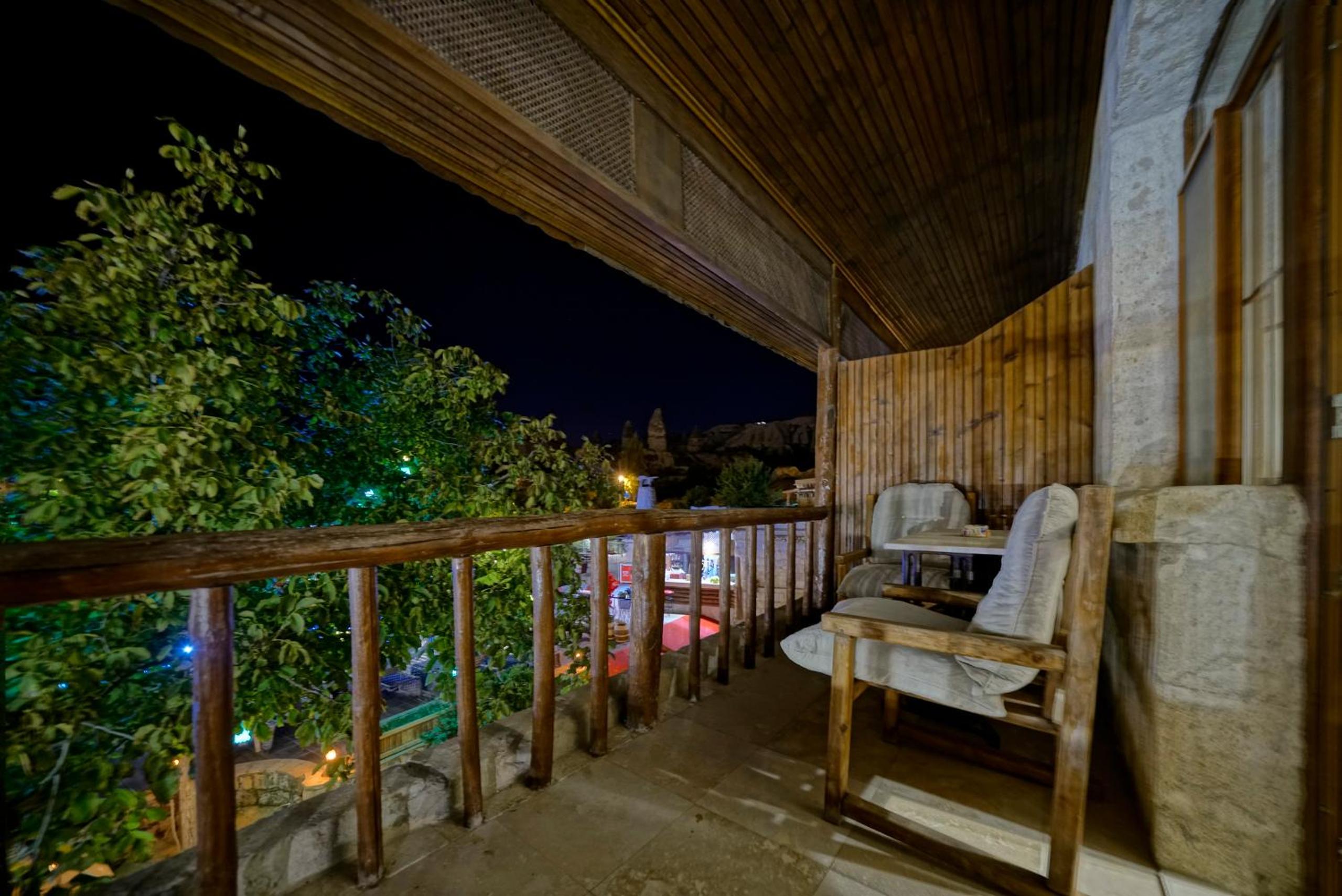 Holiday Cave Hotel - Image 218