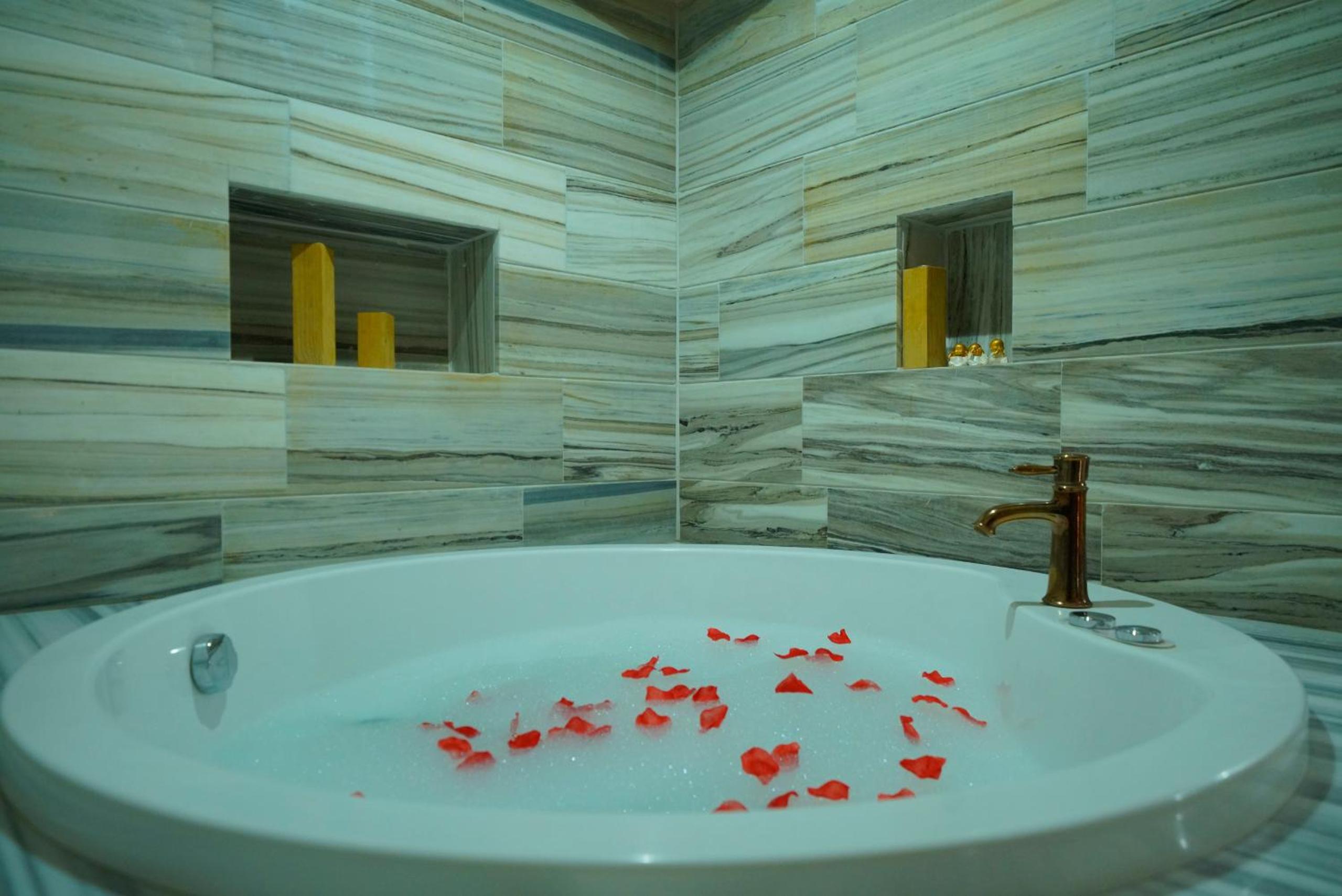 Holiday Cave Hotel - Image 123