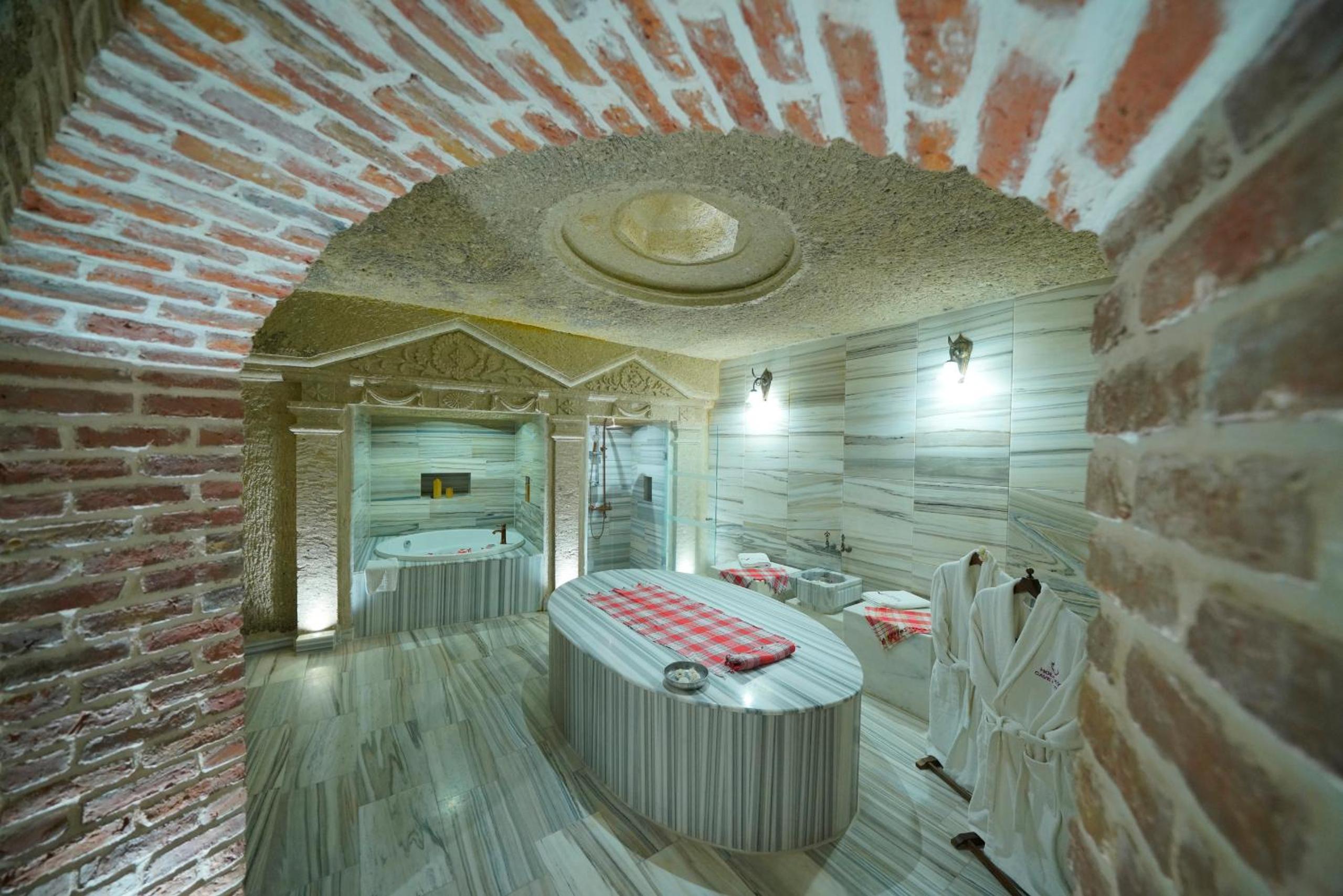Holiday Cave Hotel - Image 125